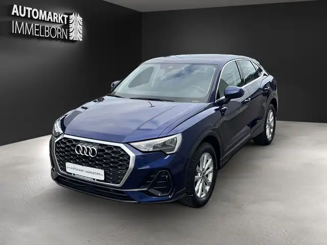 Audi Q3 view 3