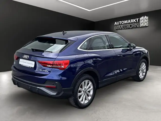 Audi Q3 view 8