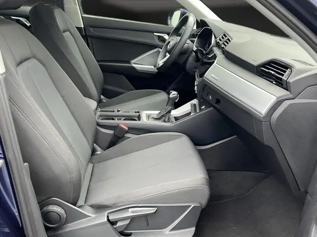 Audi Q3 view 15