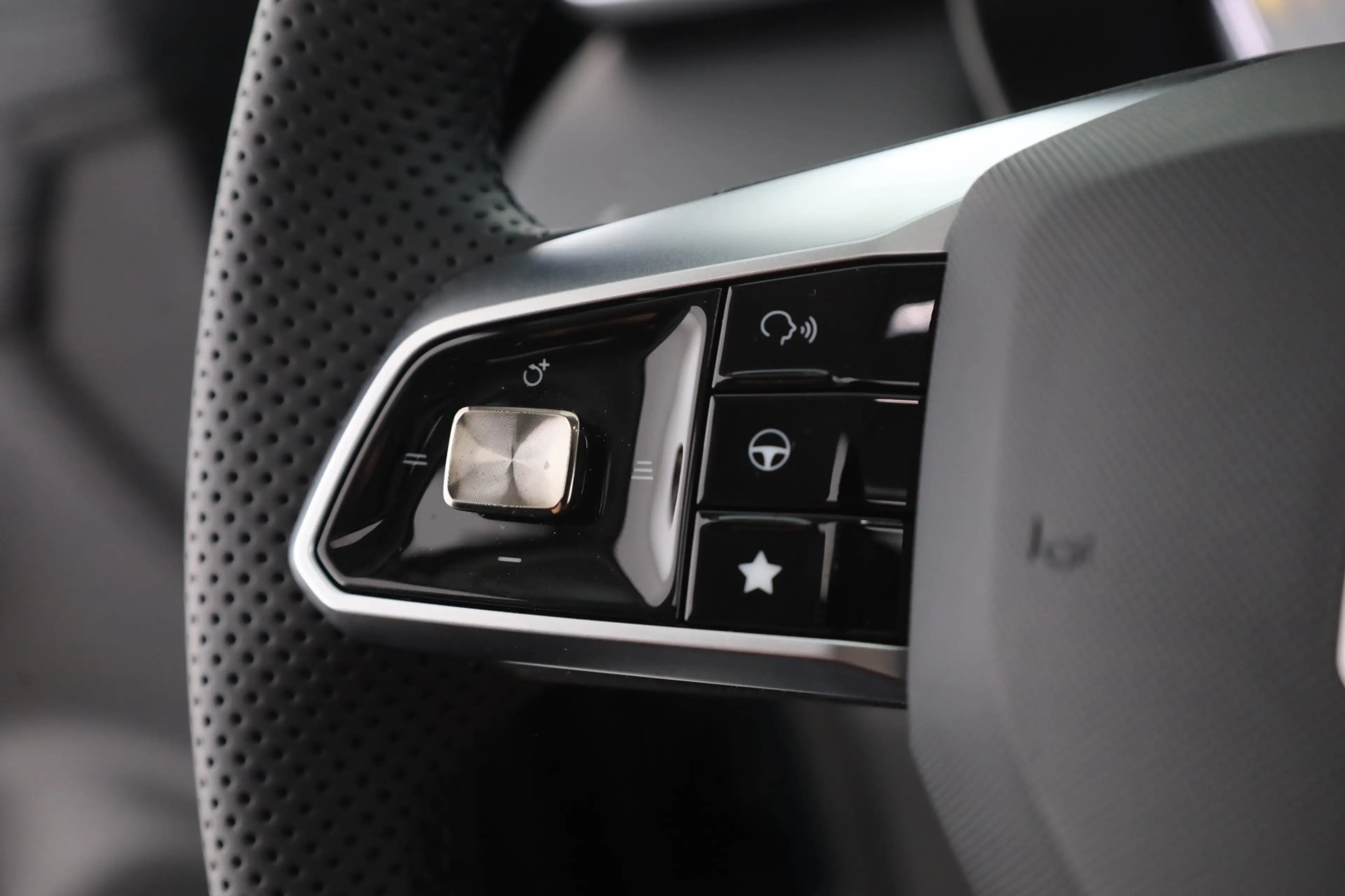 MG ZS 1.5 Hybrid Luxury Aut. LED ACC 360° Pano — photo 15