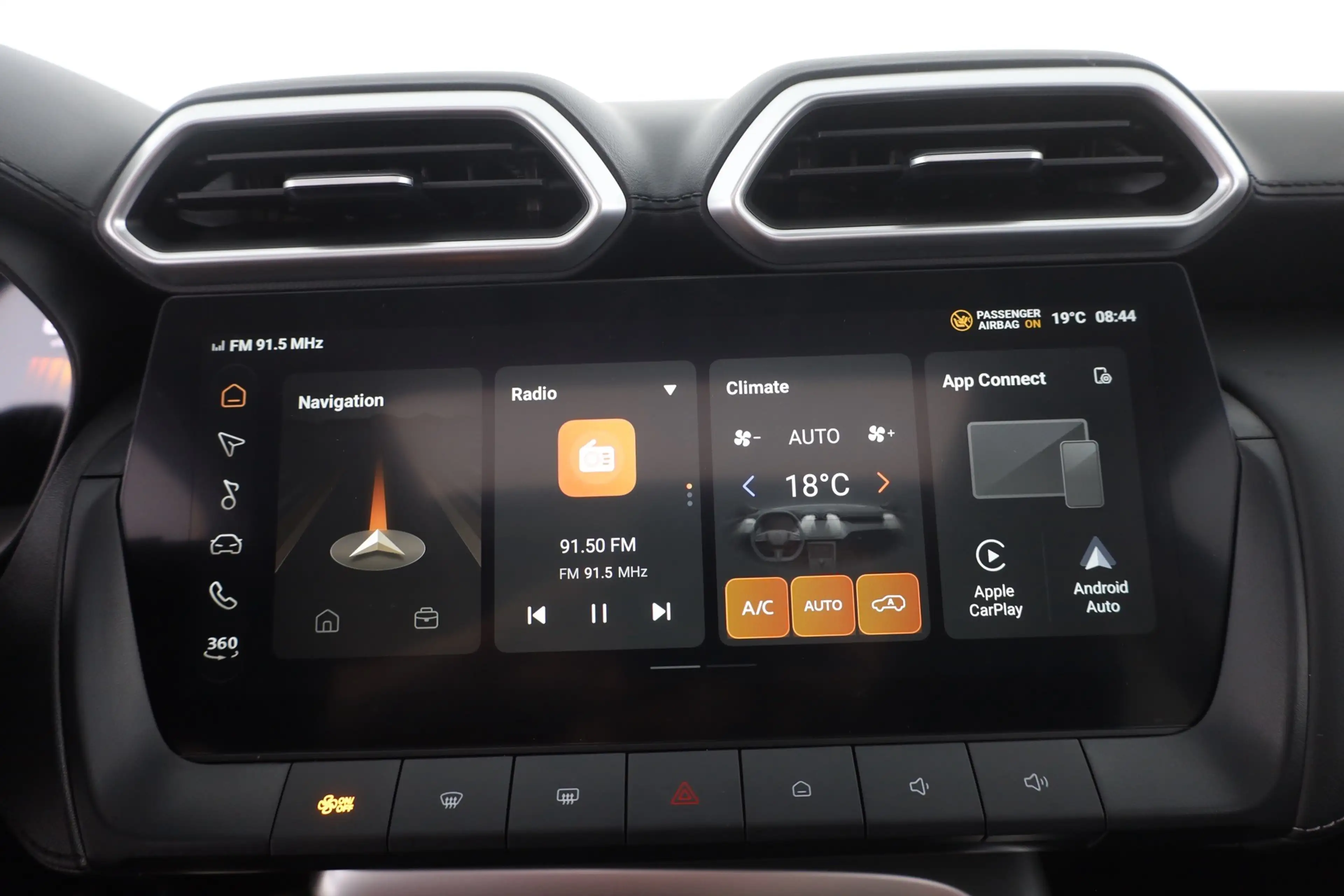 MG ZS 1.5 Hybrid Luxury Aut. LED ACC 360° Pano — photo 11