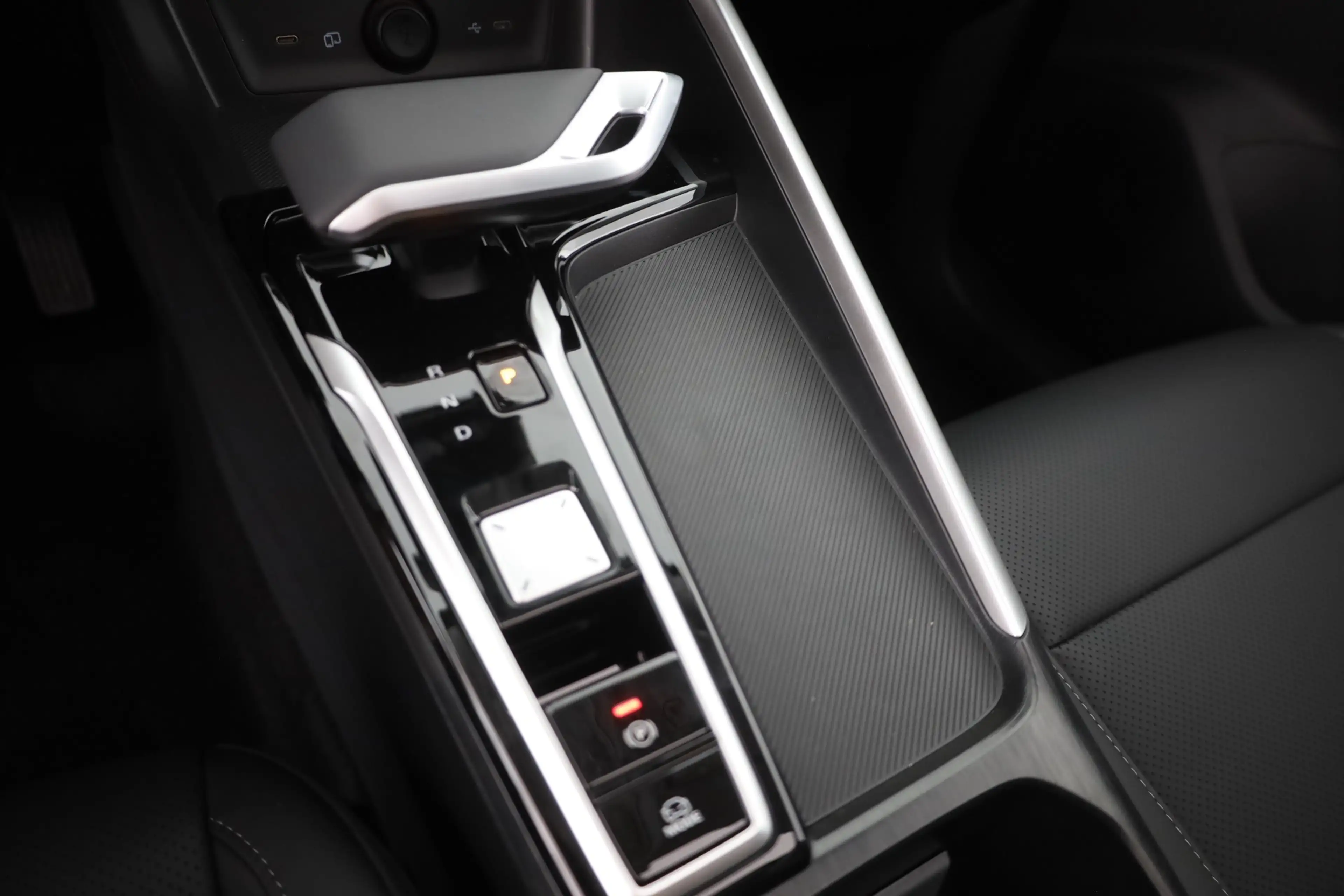 MG ZS 1.5 Hybrid Luxury Aut. LED ACC 360° Pano — photo 13