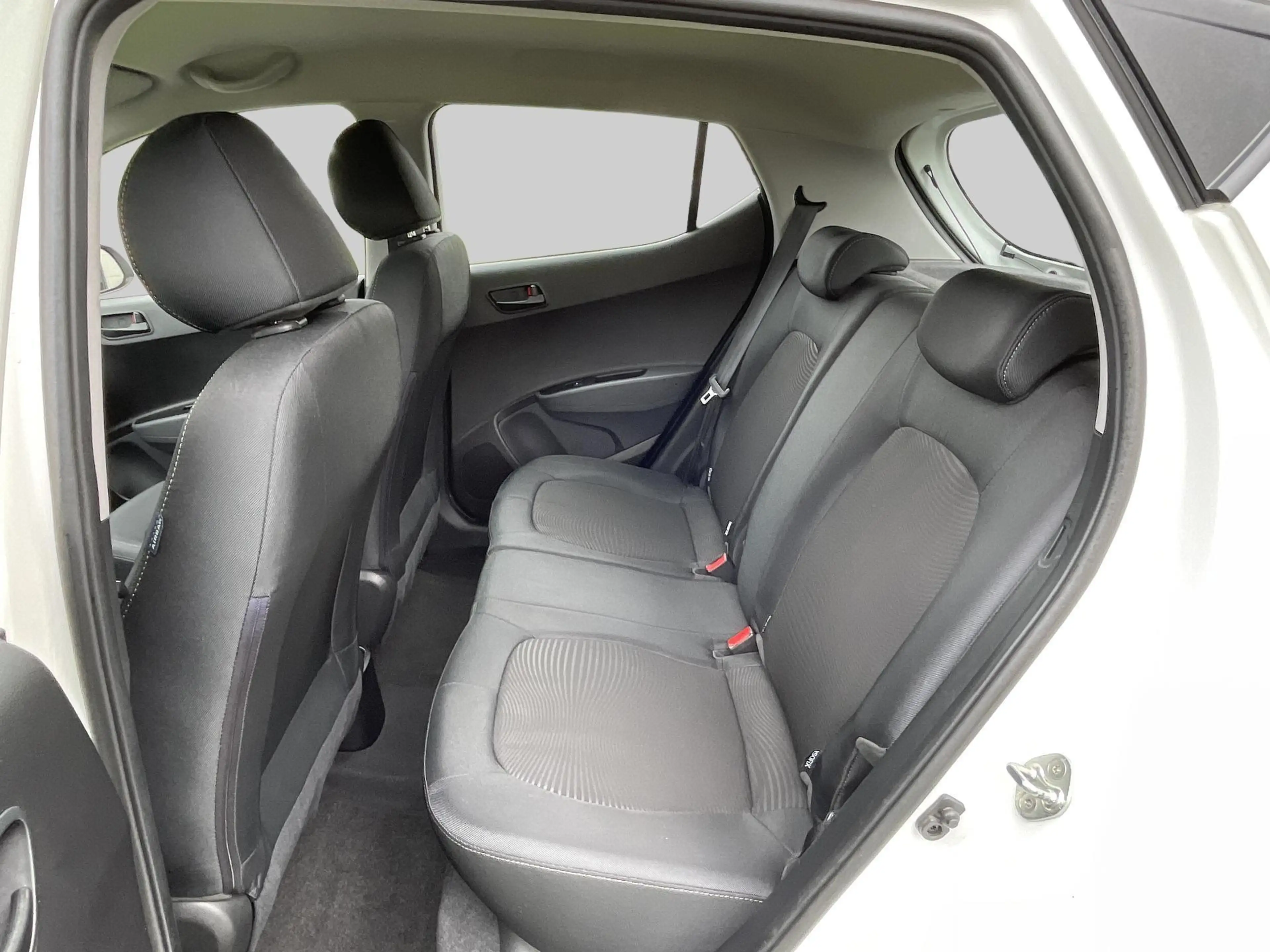 Hyundai i10 1.0i Comfort — photo 6