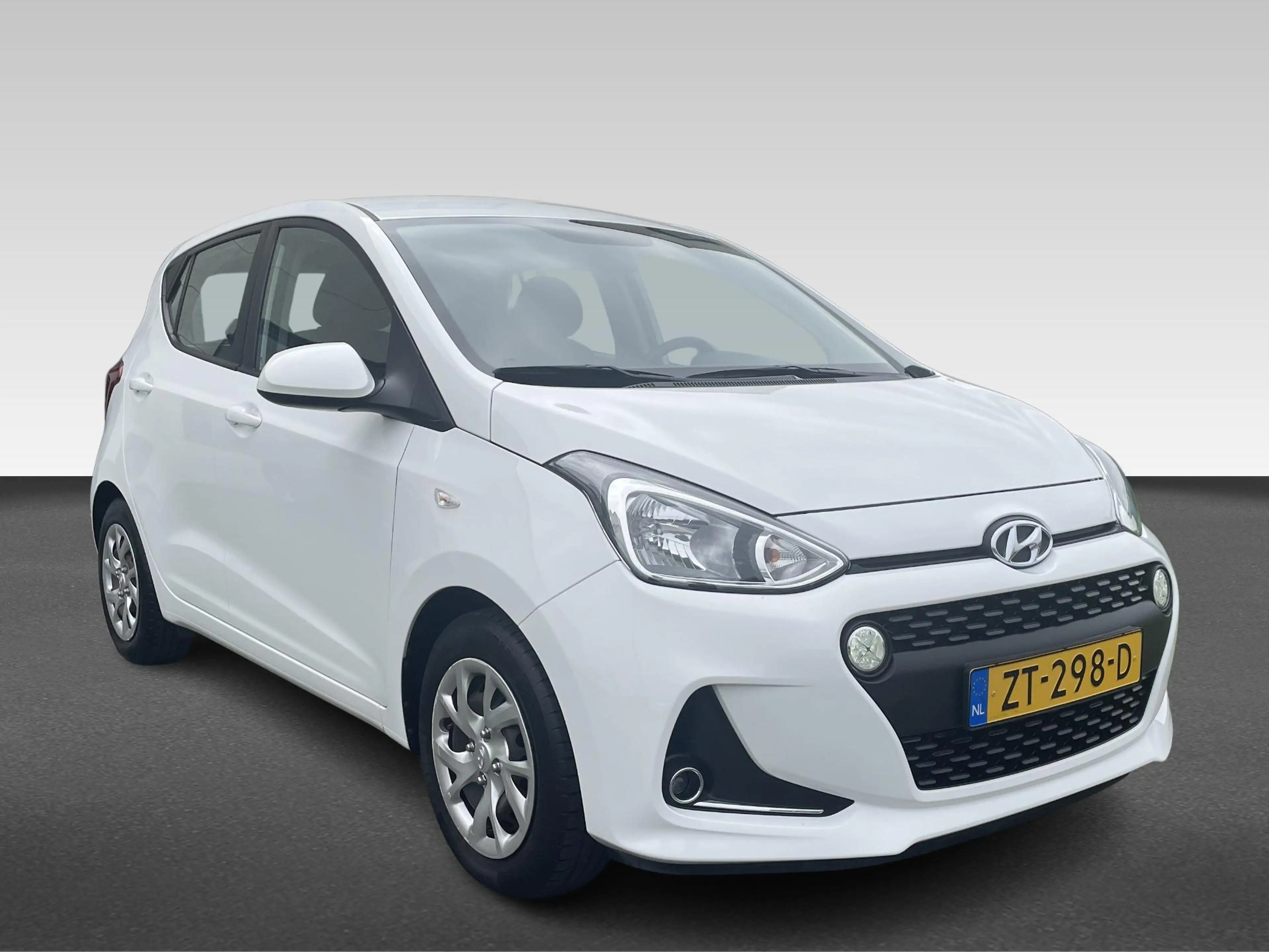Hyundai i10 1.0i Comfort — photo 8