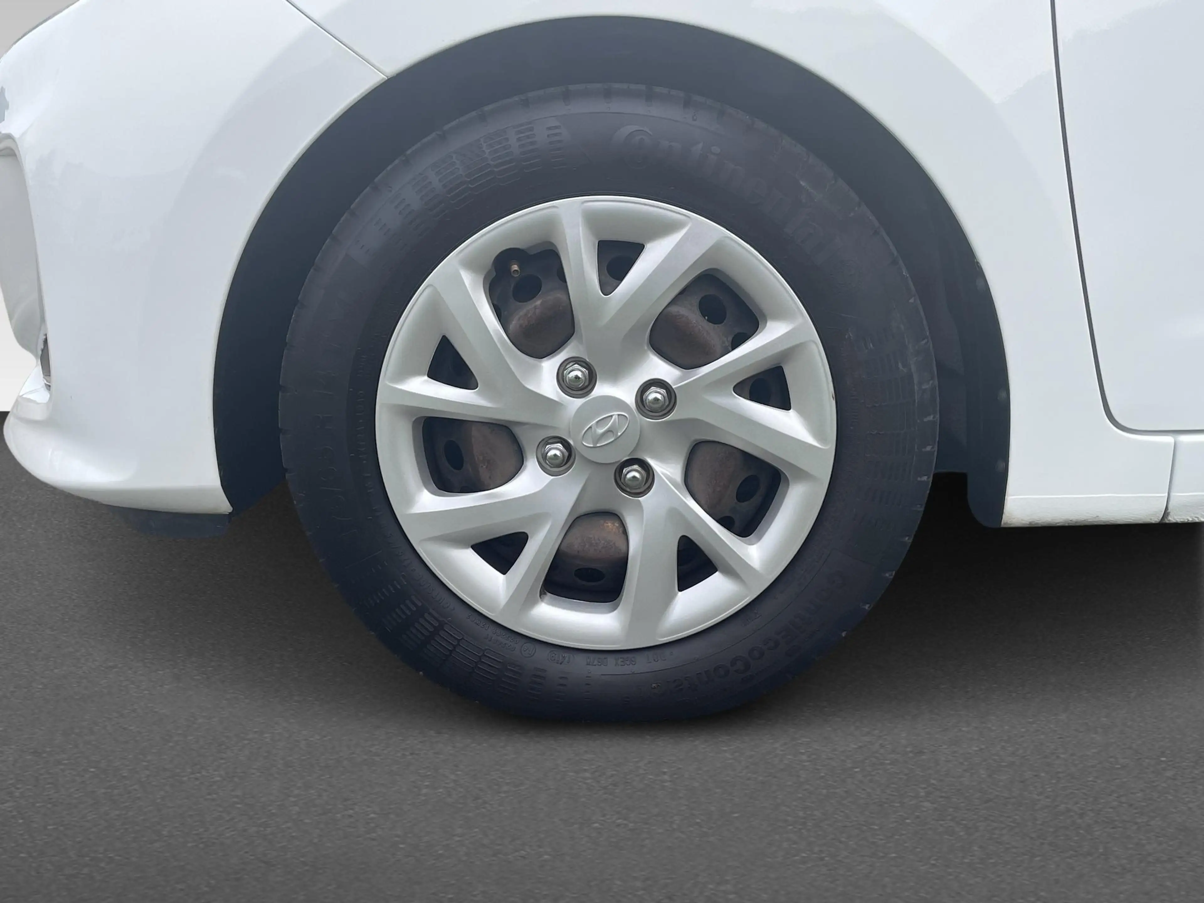 Hyundai i10 1.0i Comfort — photo 11