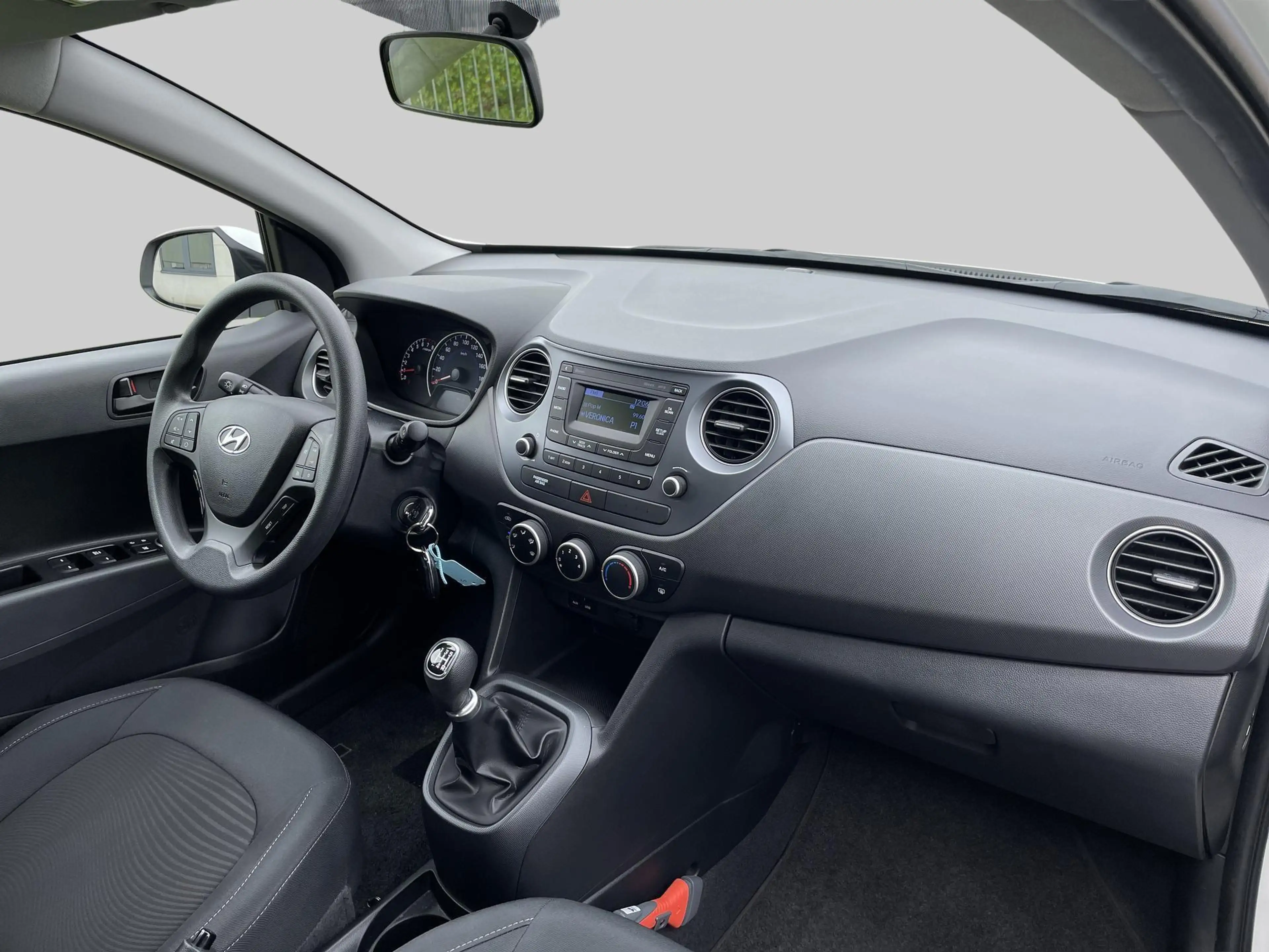 Hyundai i10 1.0i Comfort — photo 13