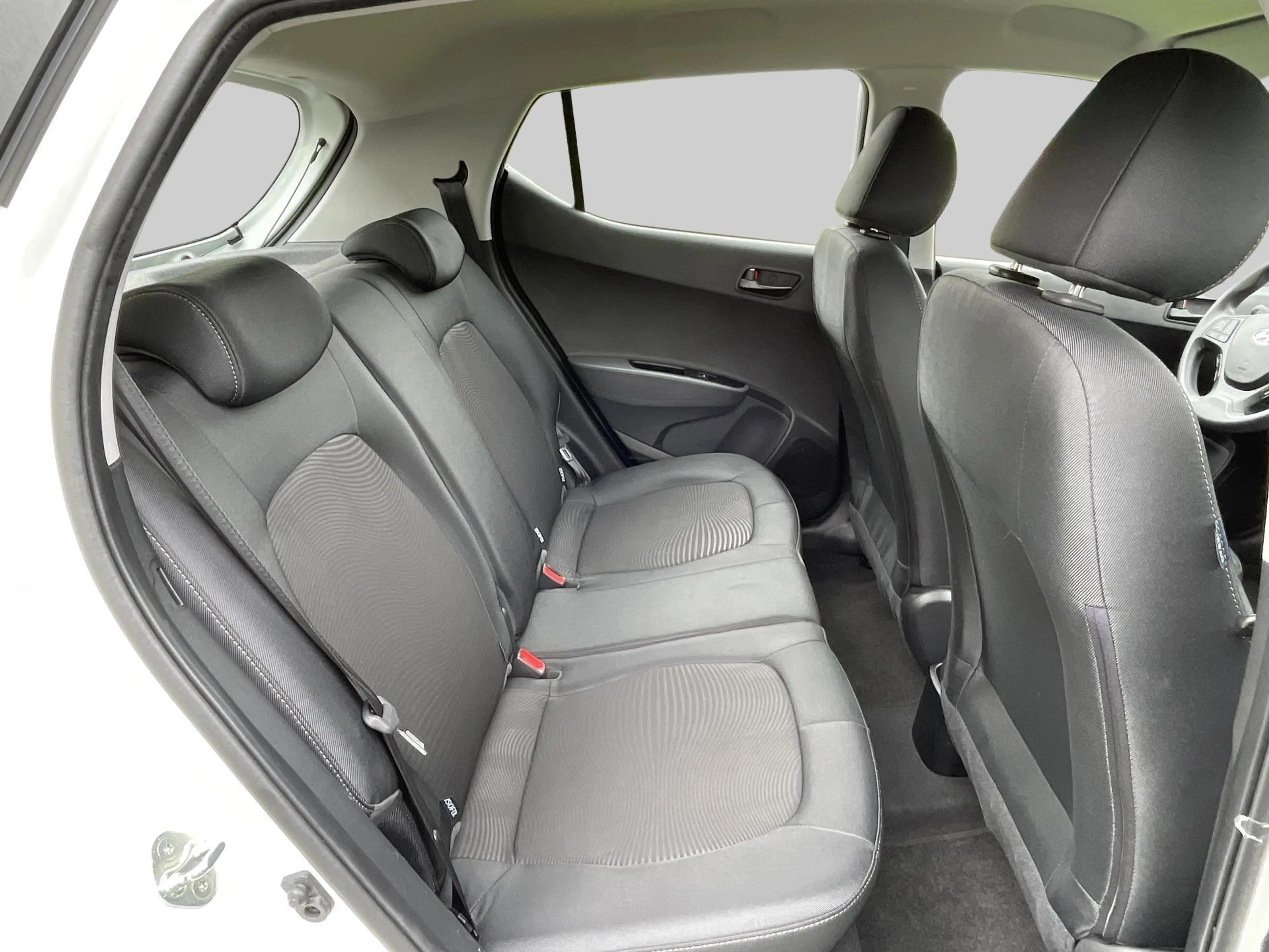 Hyundai i10 1.0i Comfort — photo 14