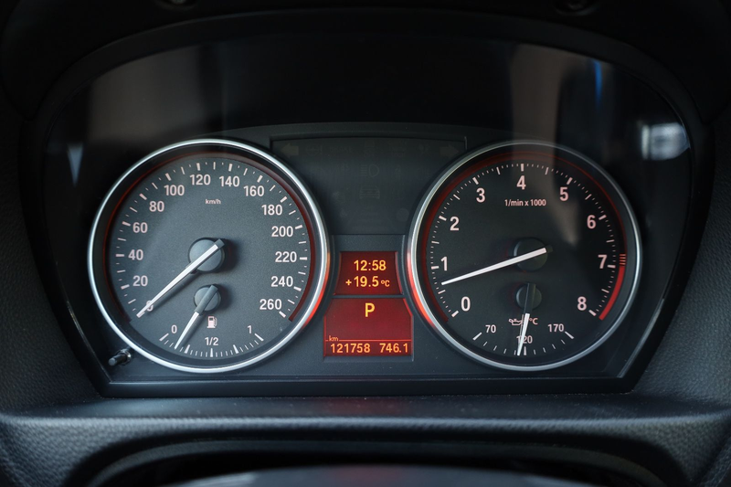 BMW 335 i Cabrio/Navi/Xenon/Sitzheizung/Bluetooth/R19 — photo 12