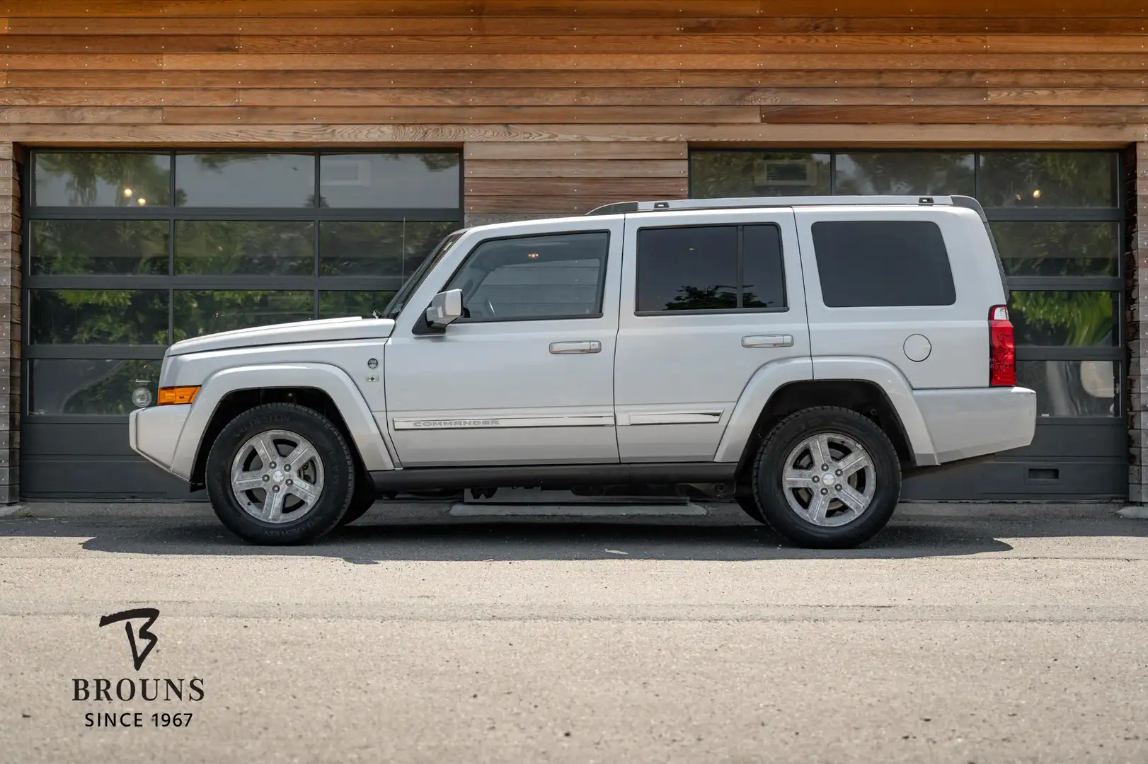 Jeep Commander 4.7 V8 Sport | 1e. eig. | S/K Dak | 4x Stoelverw | Plateado - 2