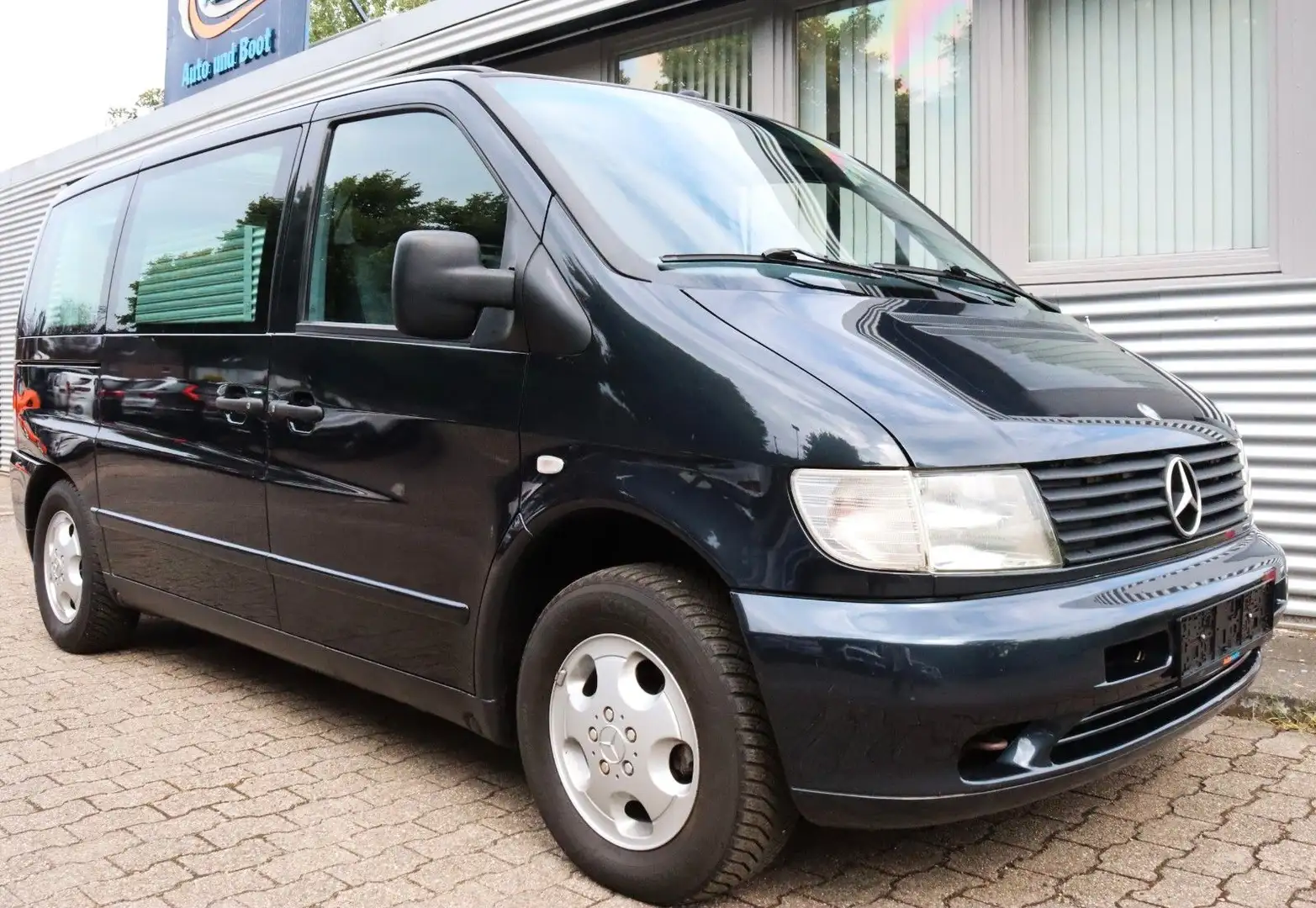 Mercedes-Benz Vito VITO 113 AUTOMATIK*KLIMA*BESTATTUNGSFAHRZEUG*TOP Noir - 1