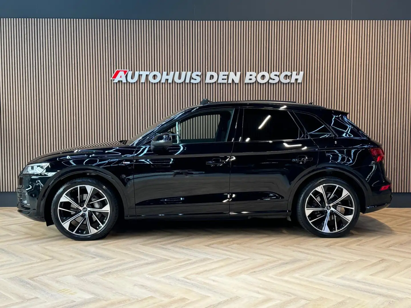 Audi Q5 55 TFSI e Quattro S Line Competition 367PK - Lucht Zwart - 2