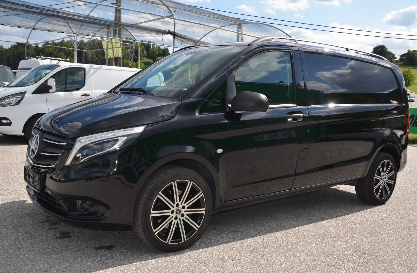 Mercedes-Benz Vito Tourer Pro 119CDI kompakt 4x4 Aut. LED AHV SHZ 1.B Noir - 2