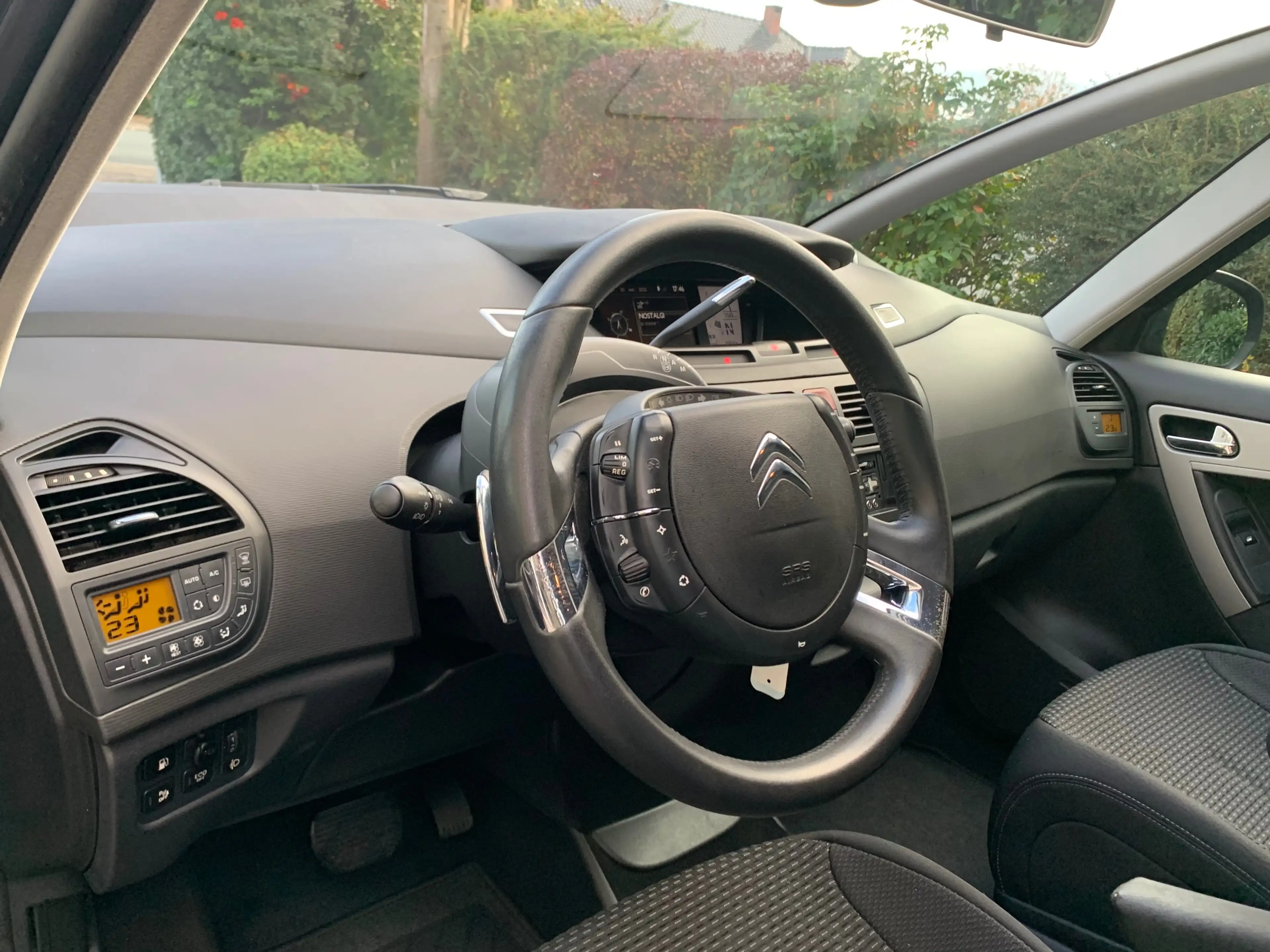 Citroen Grand C4 Picasso 1.6HDI / 7 Places / Boite Auto / Gps / Cruise /PDC — photo 12
