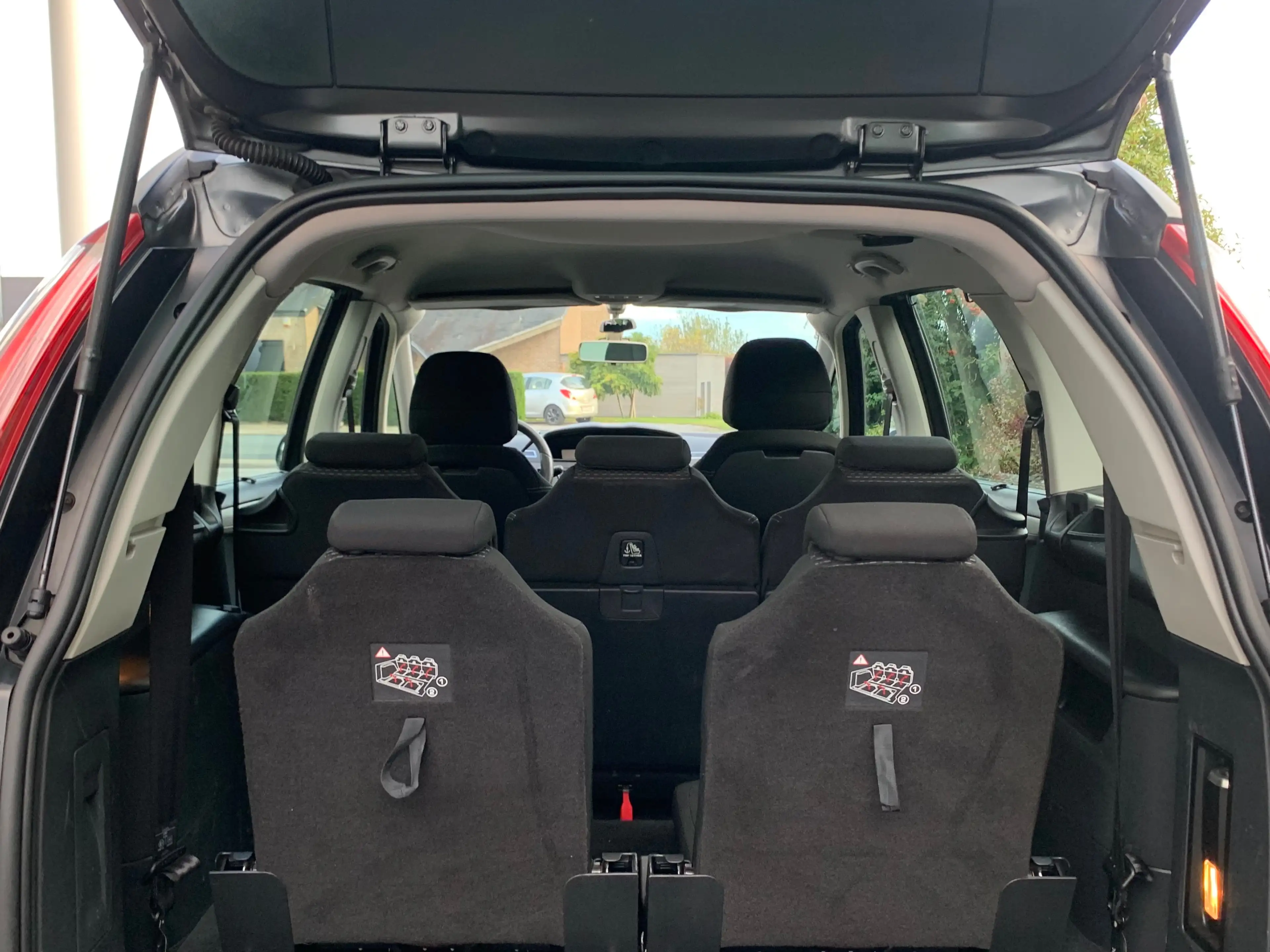 Citroen Grand C4 Picasso 1.6HDI / 7 Places / Boite Auto / Gps / Cruise /PDC — photo 9