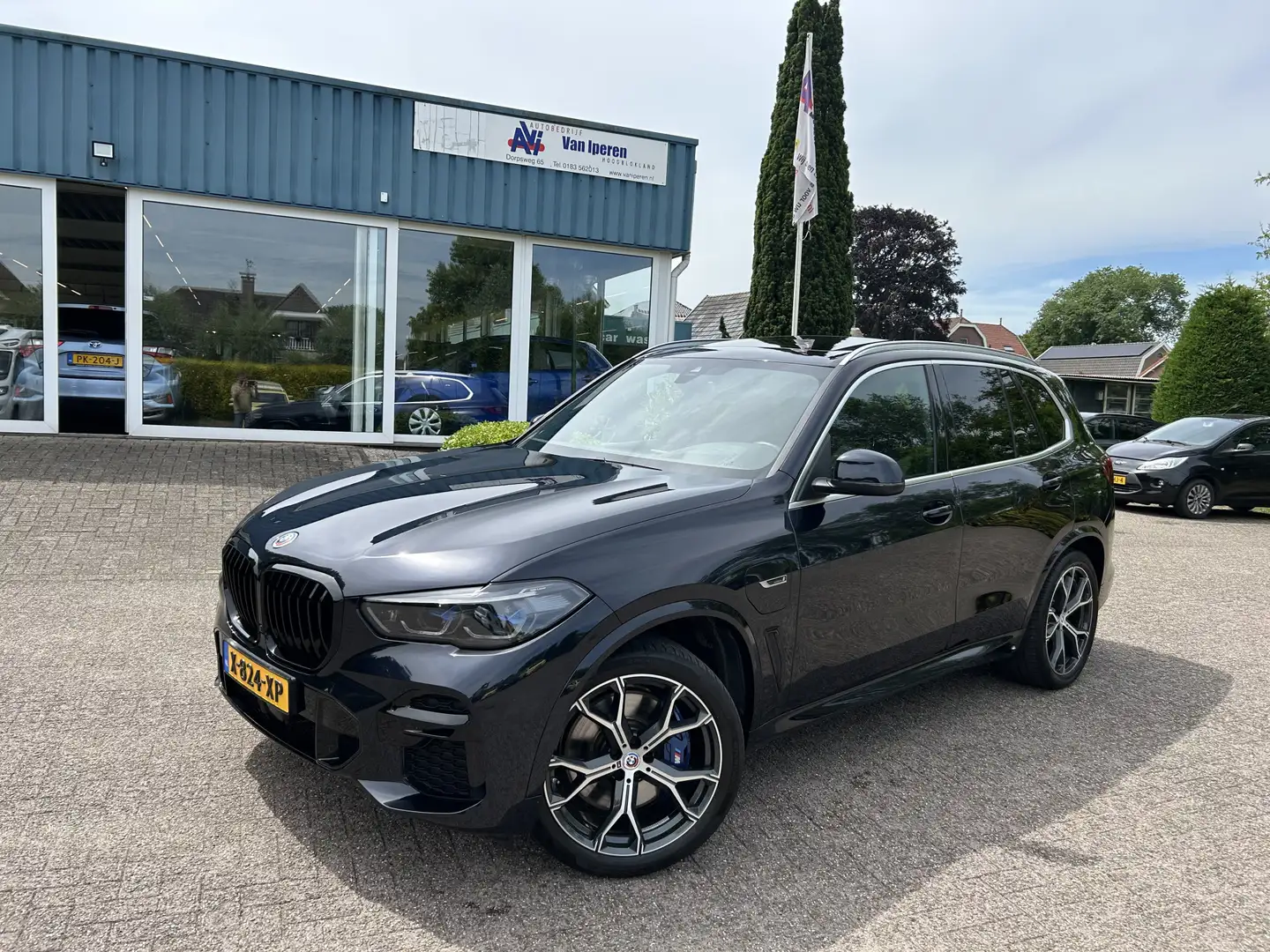 BMW X5 xDrive45e High Executive M-Sport Pano Laserlicht Zwart - 1