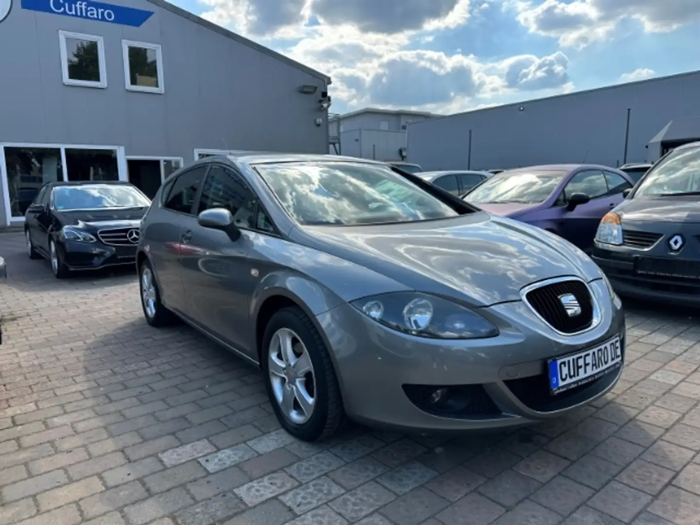 SEAT Leon Sport Limited 1.6 GA Sportsitze Klima el.SP Spieg. Grau - 2