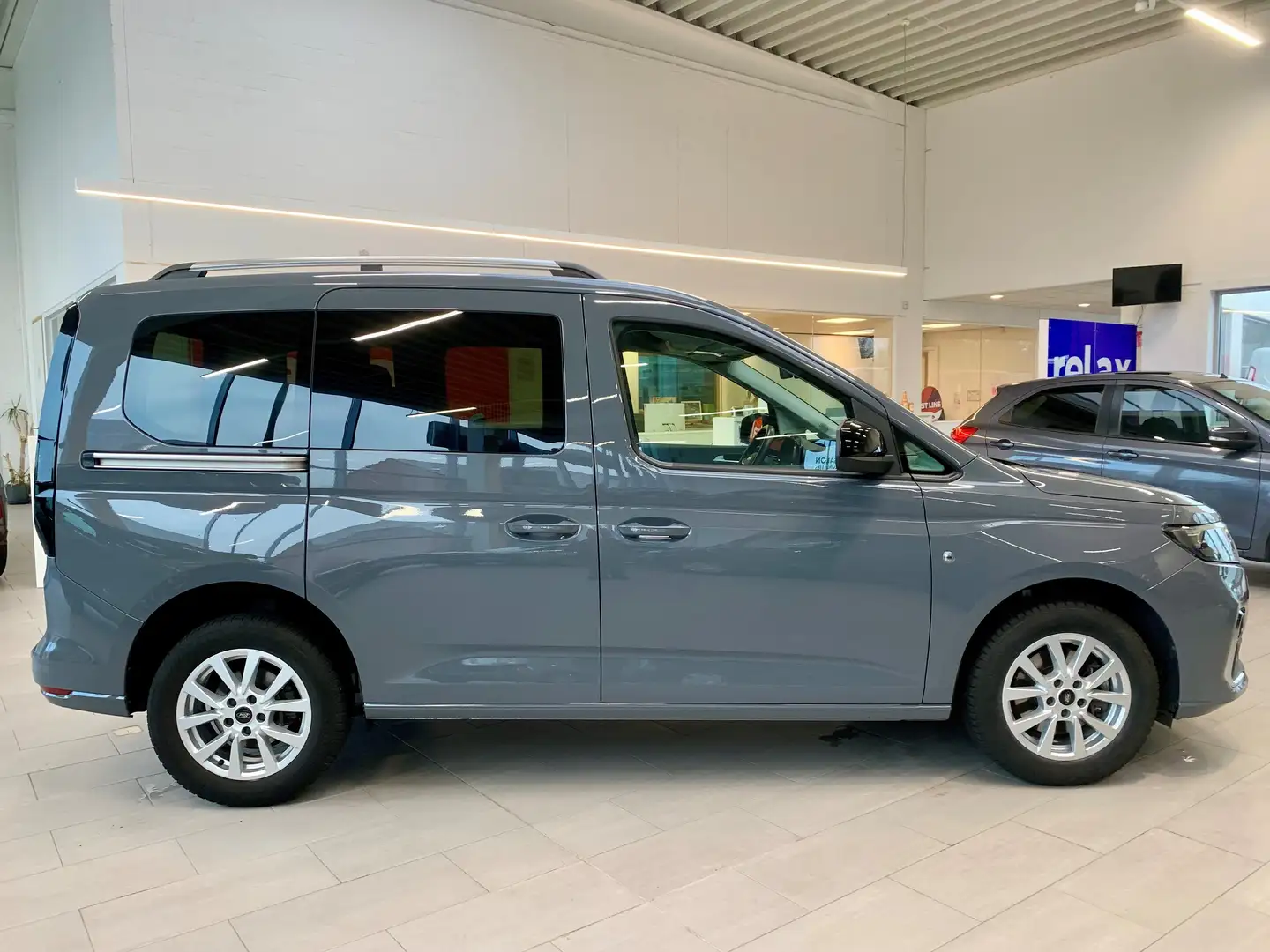 Ford Tourneo Connect Tourneo Connect 1.5 EcoBoost TITANIUM Grijs - 2