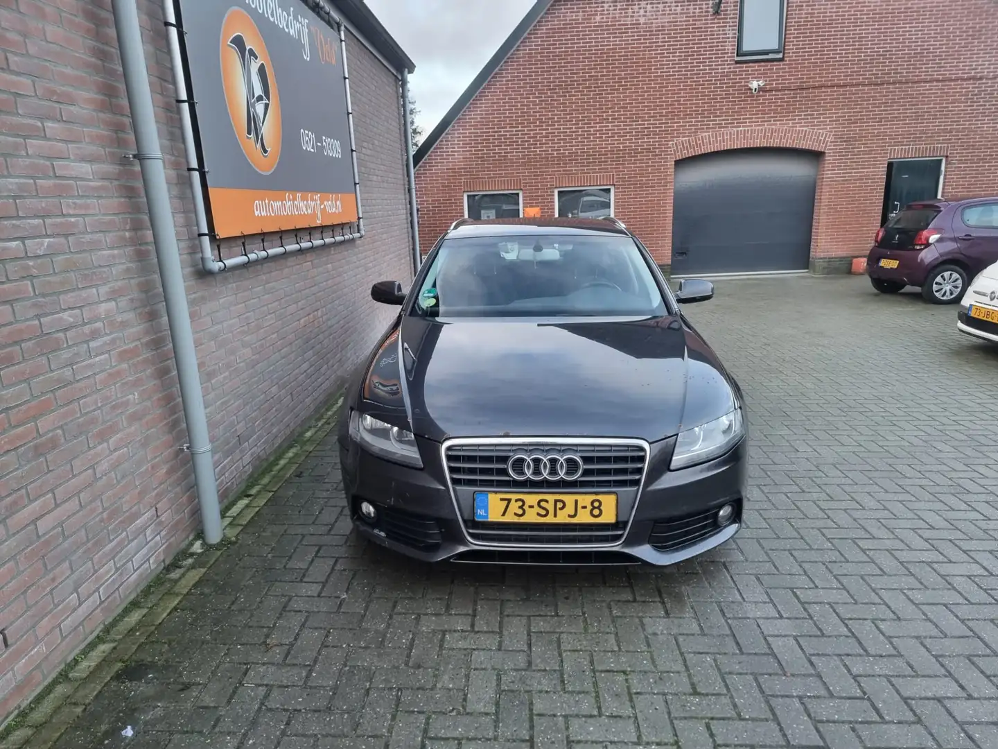 Audi A4 Avant 2.0 TDI Business Edition Grijs - 2