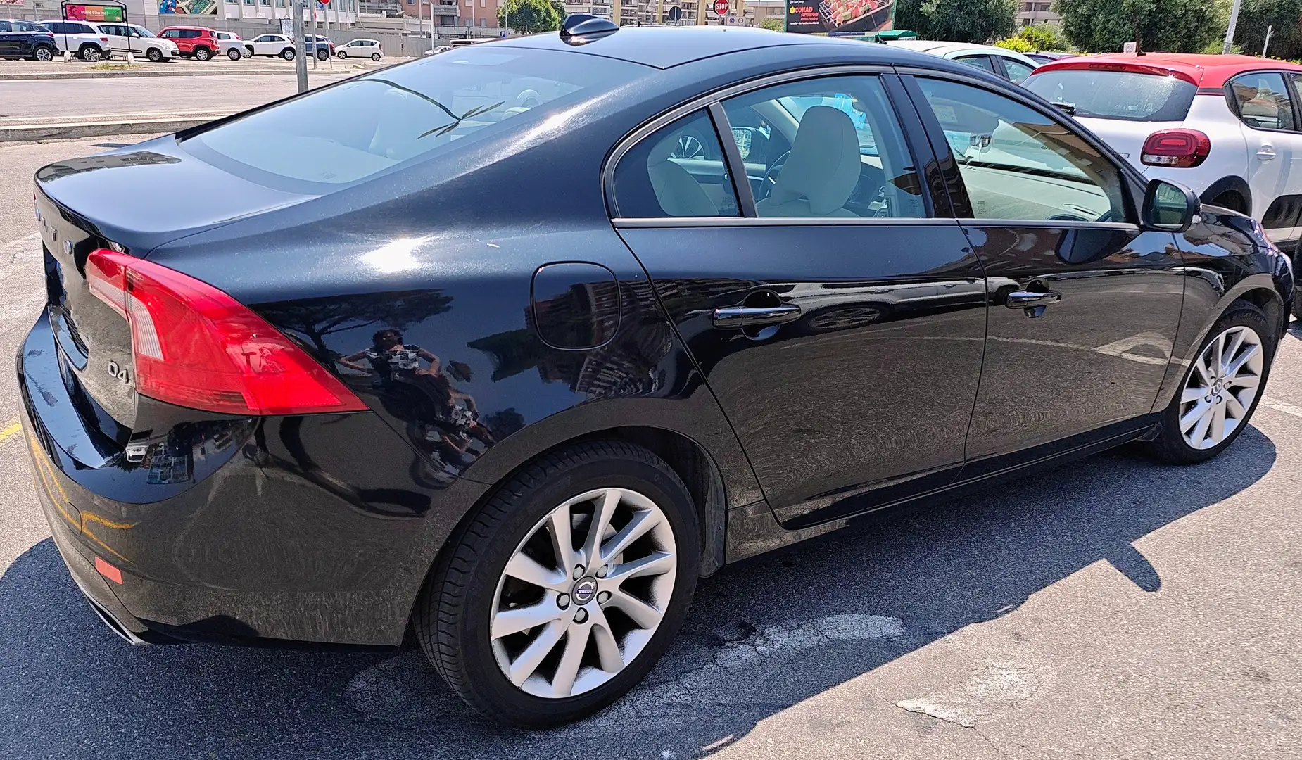 Volvo S60 S60 II 20142.0 d4 Kinetic 190cv geartronic Nero - 2