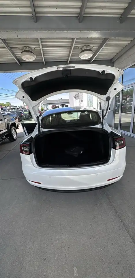 Tesla Model 3 photo Tesla Model 3