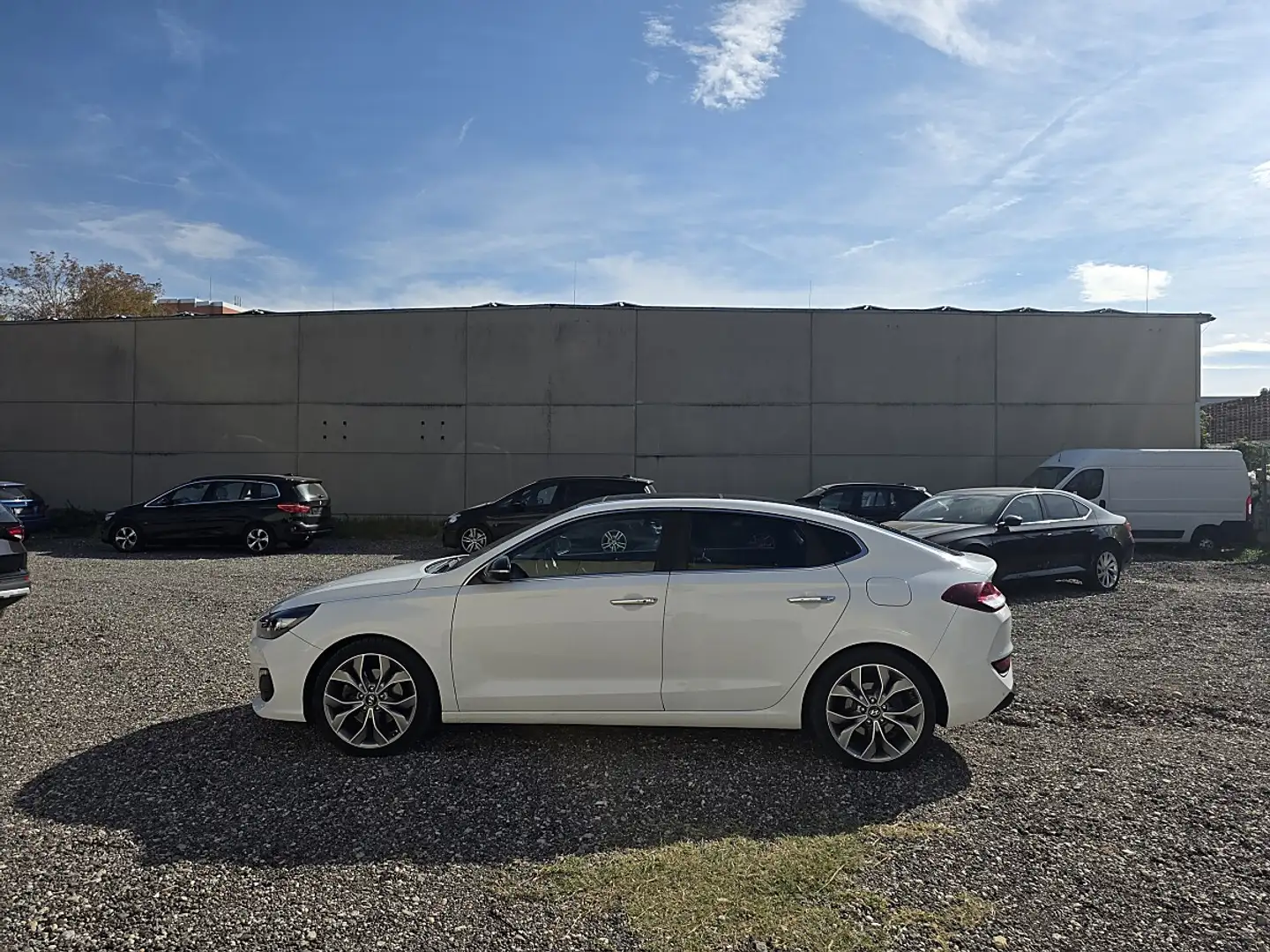 Hyundai i30 Fastback 1.6 CRDi LEVEL 6*Schiebedach*Servicehe... Weiß - 2