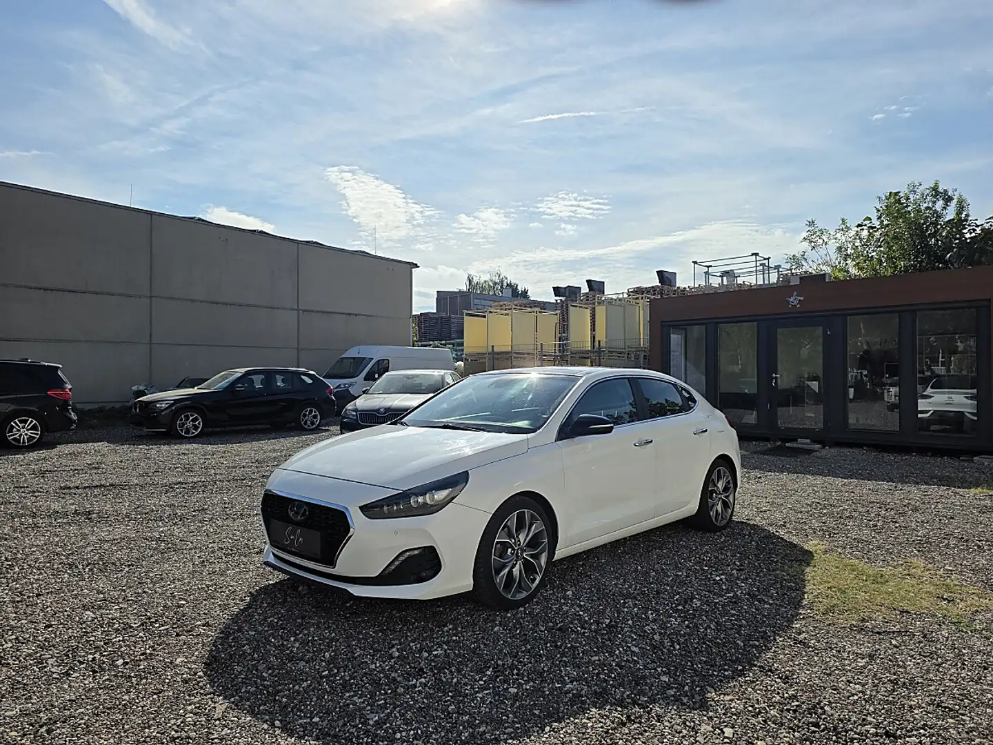 Hyundai i30 Fastback 1.6 CRDi LEVEL 6*Schiebedach*Servicehe... Weiß - 1