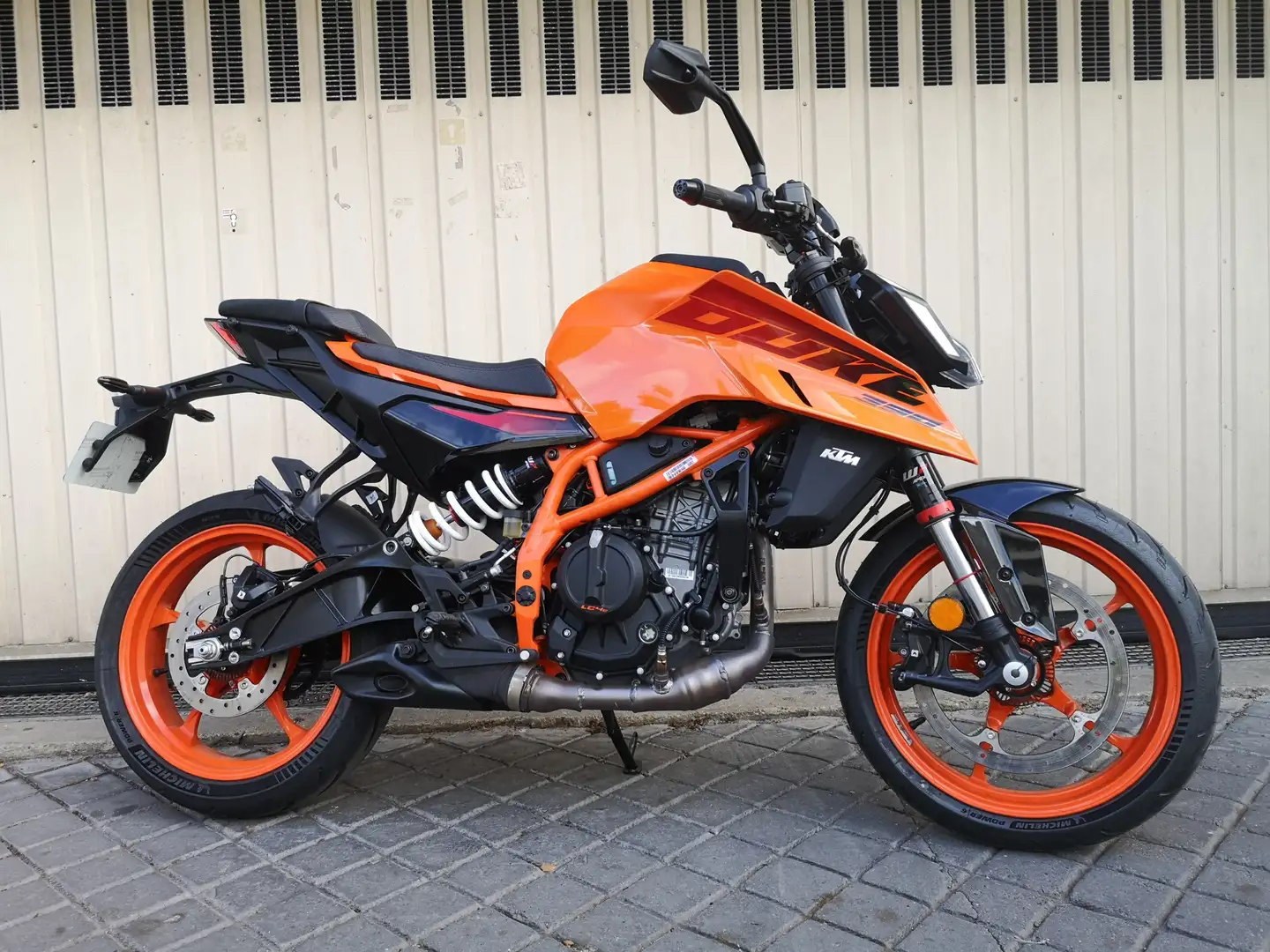 KTM 390 Duke Orange - 1