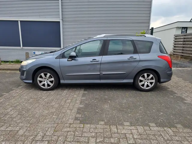 Peugeot 308 view 8