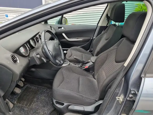 Peugeot 308 view 5