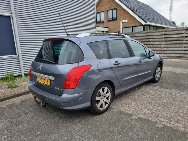 Peugeot 308 view 4