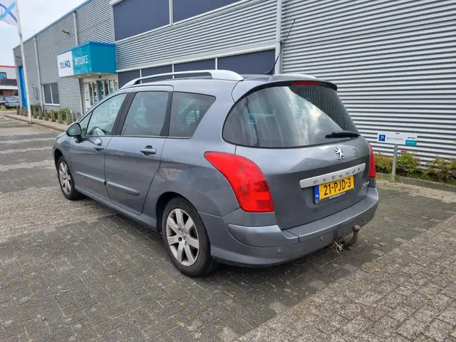 Peugeot 308 view 3