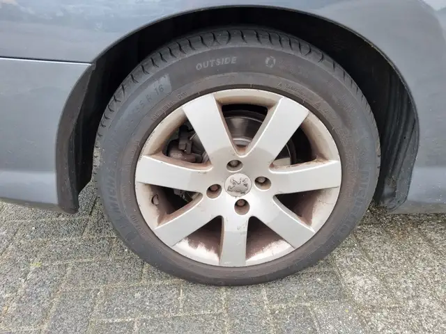 Peugeot 308 view 12