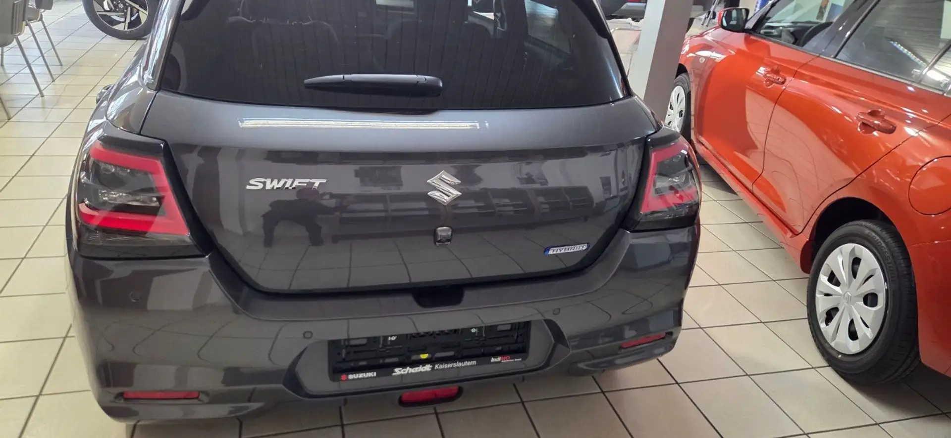 Suzuki Swift 1.2 HYBRID MT Comfort+ Grau - 2