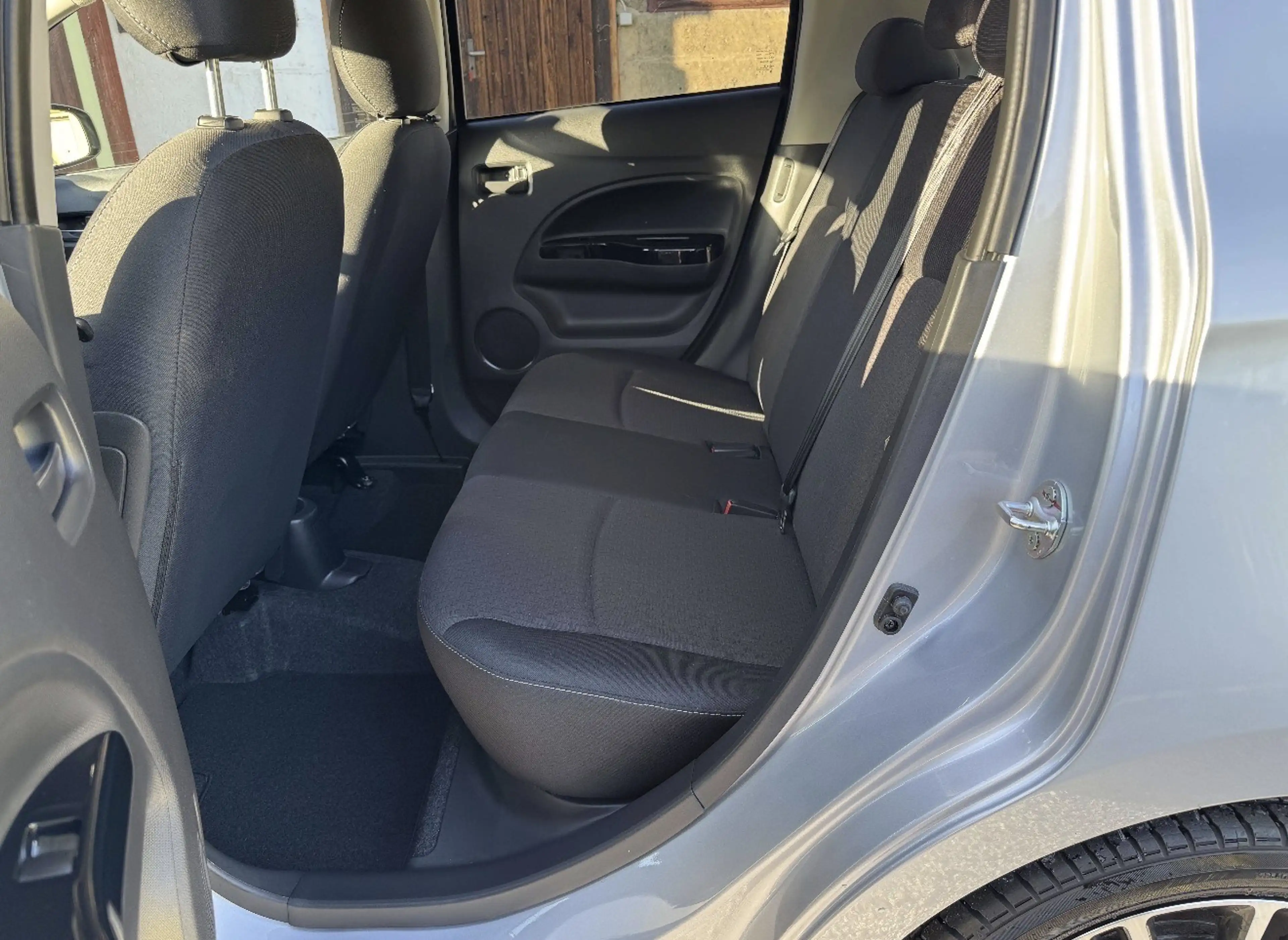 Mitsubishi Space Star Edition 100, Navi, Alu, Spoiler — photo 7