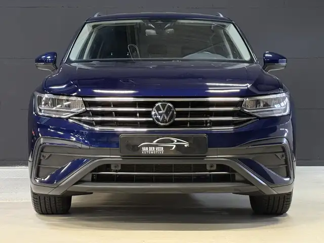 Volkswagen Tiguan Allspace view 4