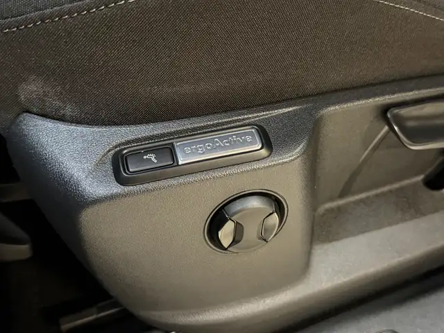 Volkswagen Tiguan Allspace view 8