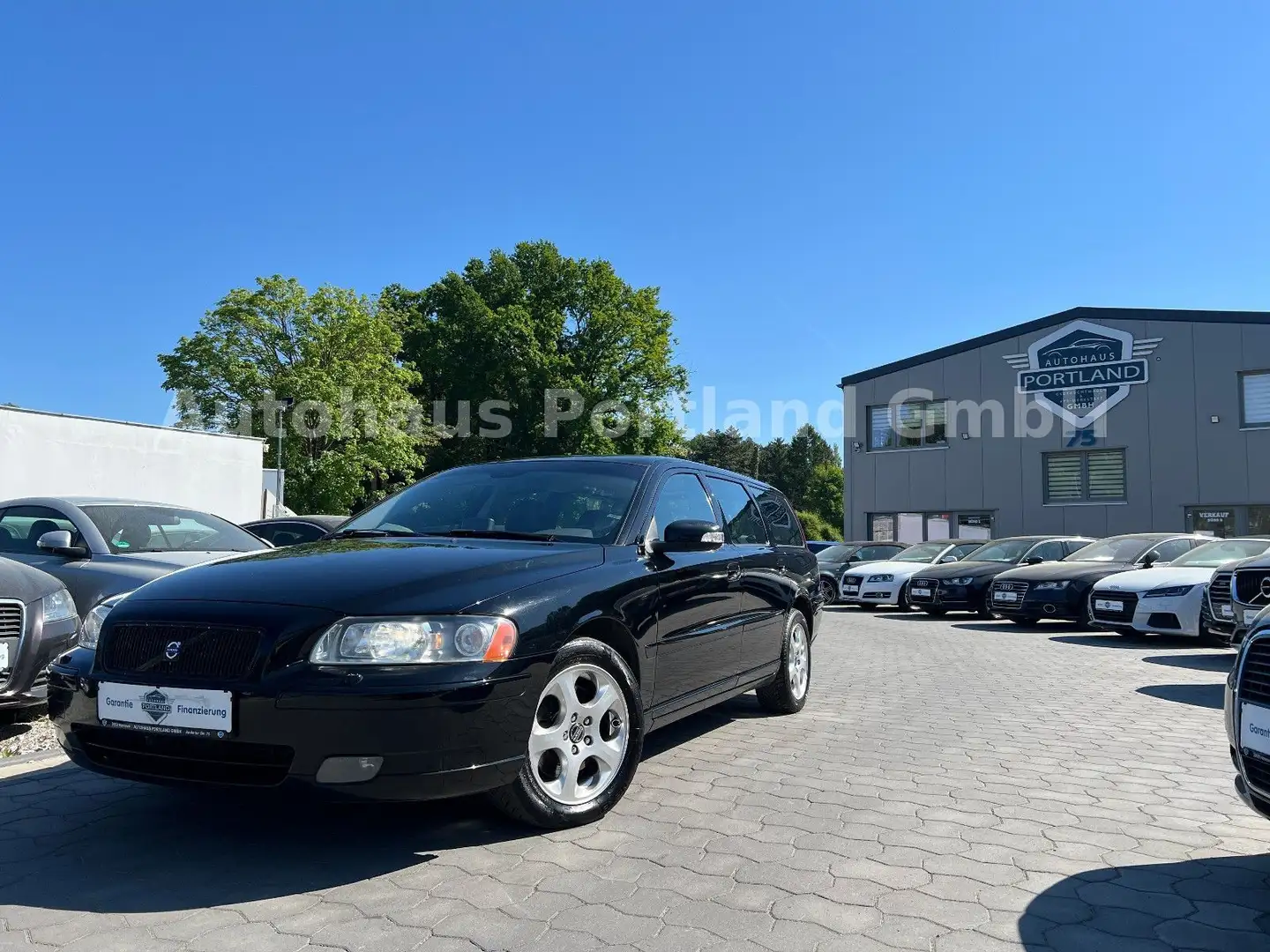 Volvo V70 2.4 D5 Edition Sport Aut./AHK/PDC/Xenon/Temp Schwarz - 1