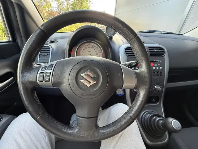 Suzuki Splash view 14
