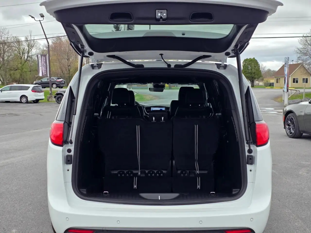 Chrysler Grand Caravan снимка Chrysler Grand Caravan
