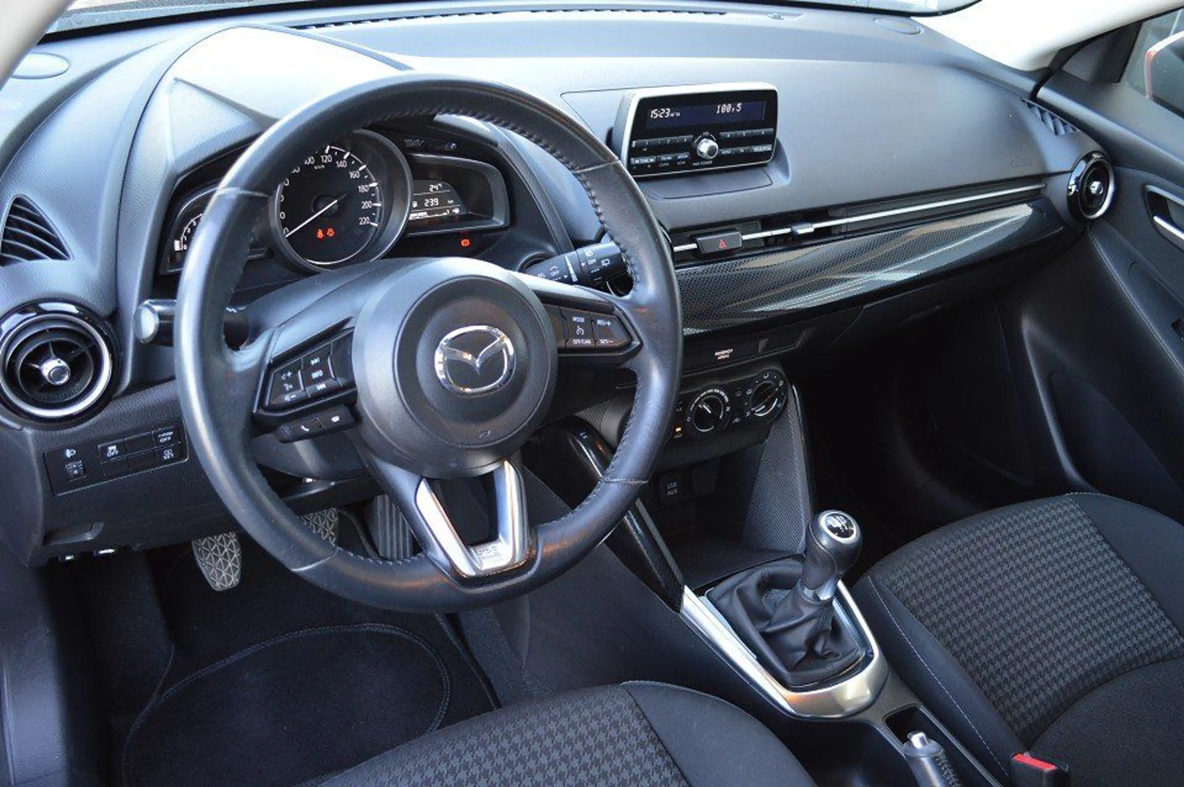 Mazda 2 SKYACTIV-G 75 55 kW (75 PS) 2 SKYACTIV-G 75 55 — photo 9