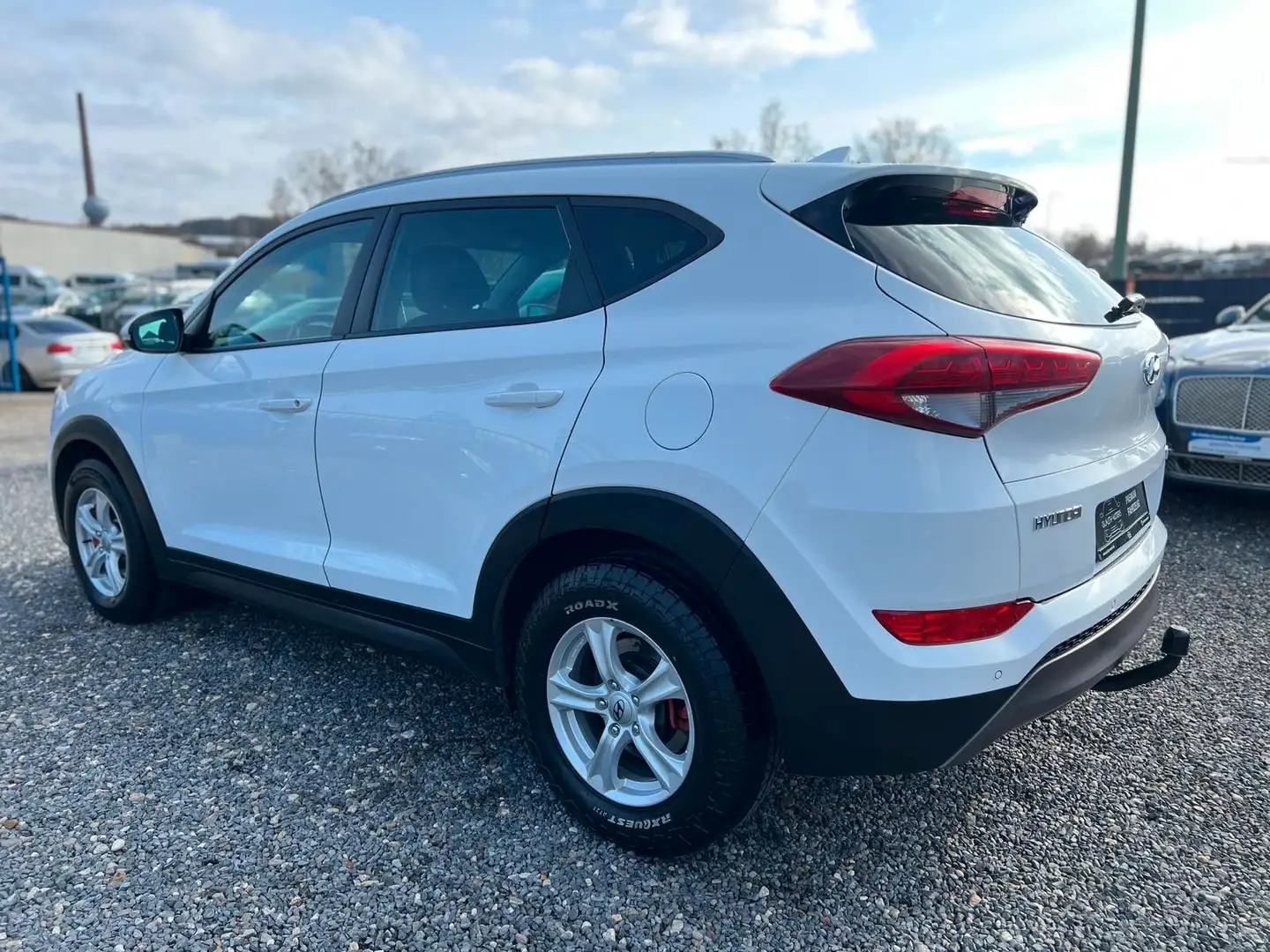 Hyundai TUCSON 4WD-AHK-SHZ-KAMERA-NAVI-KLIMA-DAB Weiß - 2