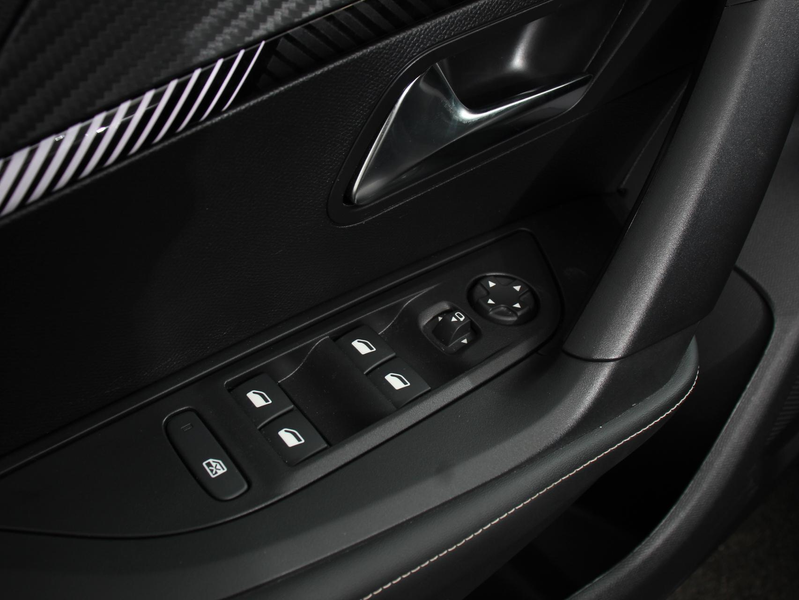 Peugeot e-2008 EV Allure 50 kWh Navigatie Apple Carplay/Android A — photo 14