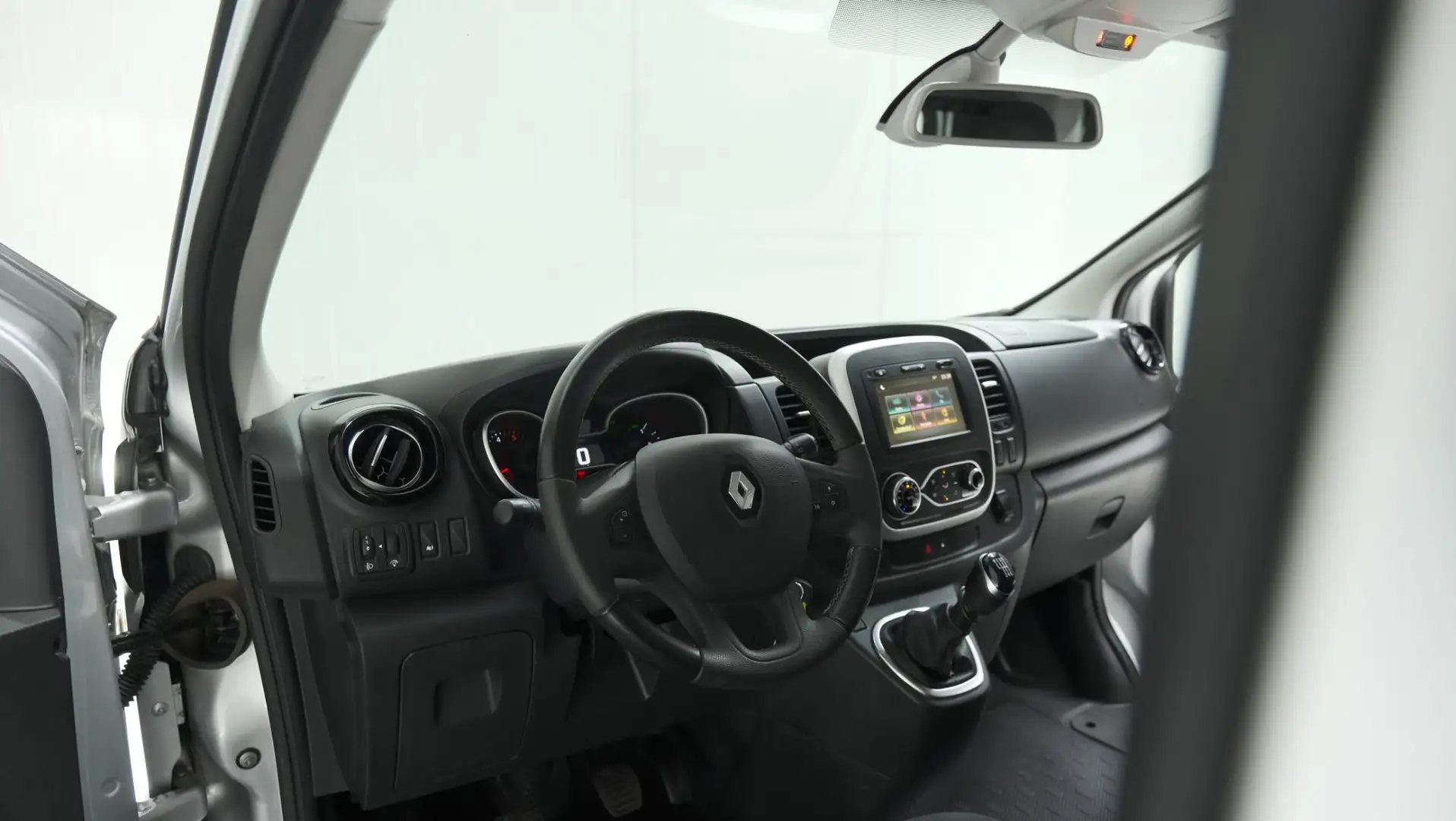 Renault Trafic 2.0 dCi 170 T29 L2H1 DC Comfort | Navi | Trekhaak Grijs - 2
