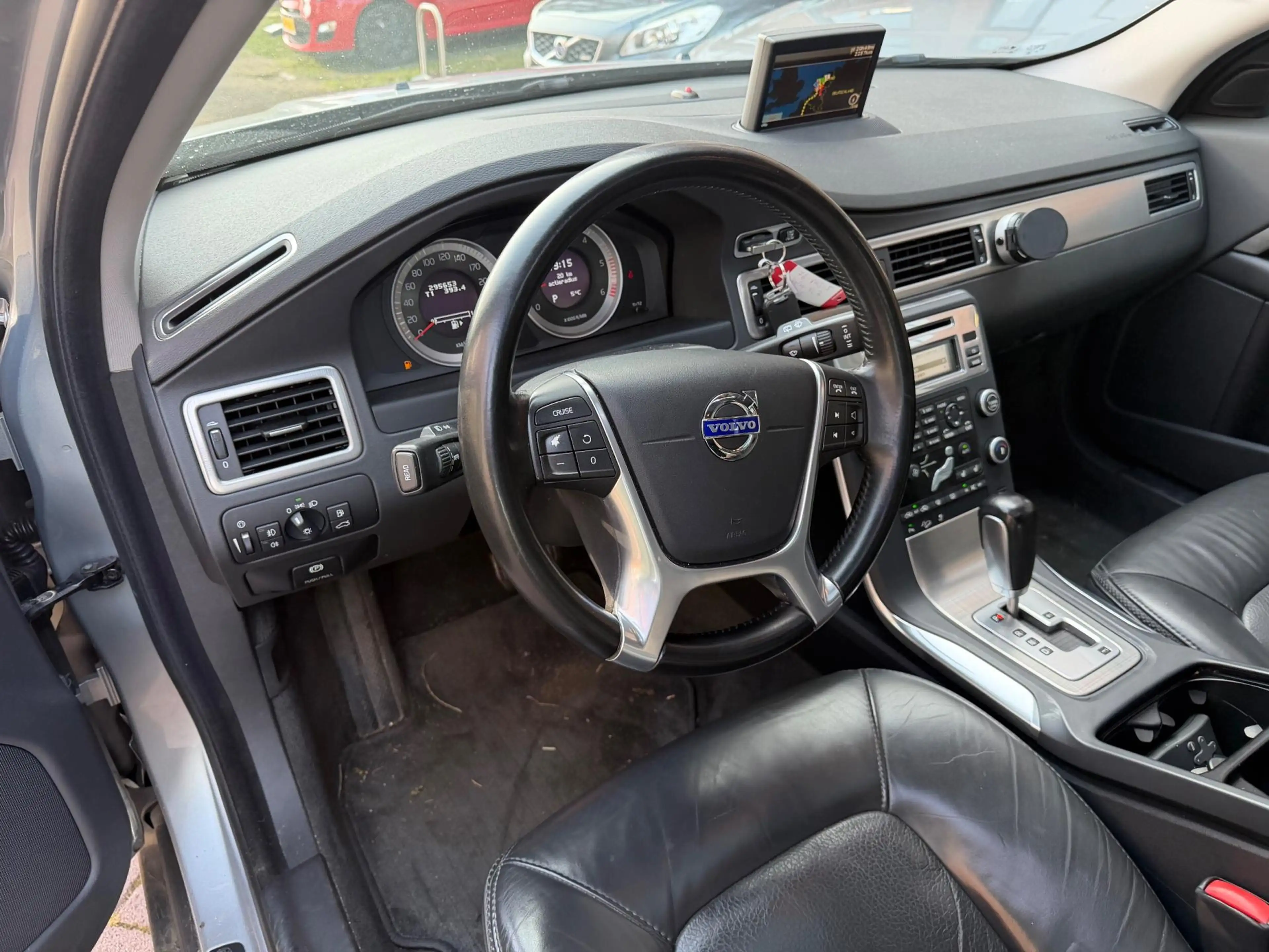 Volvo XC70 2.4 D5 4x4 Pano Leer Navi Automaat — photo 11
