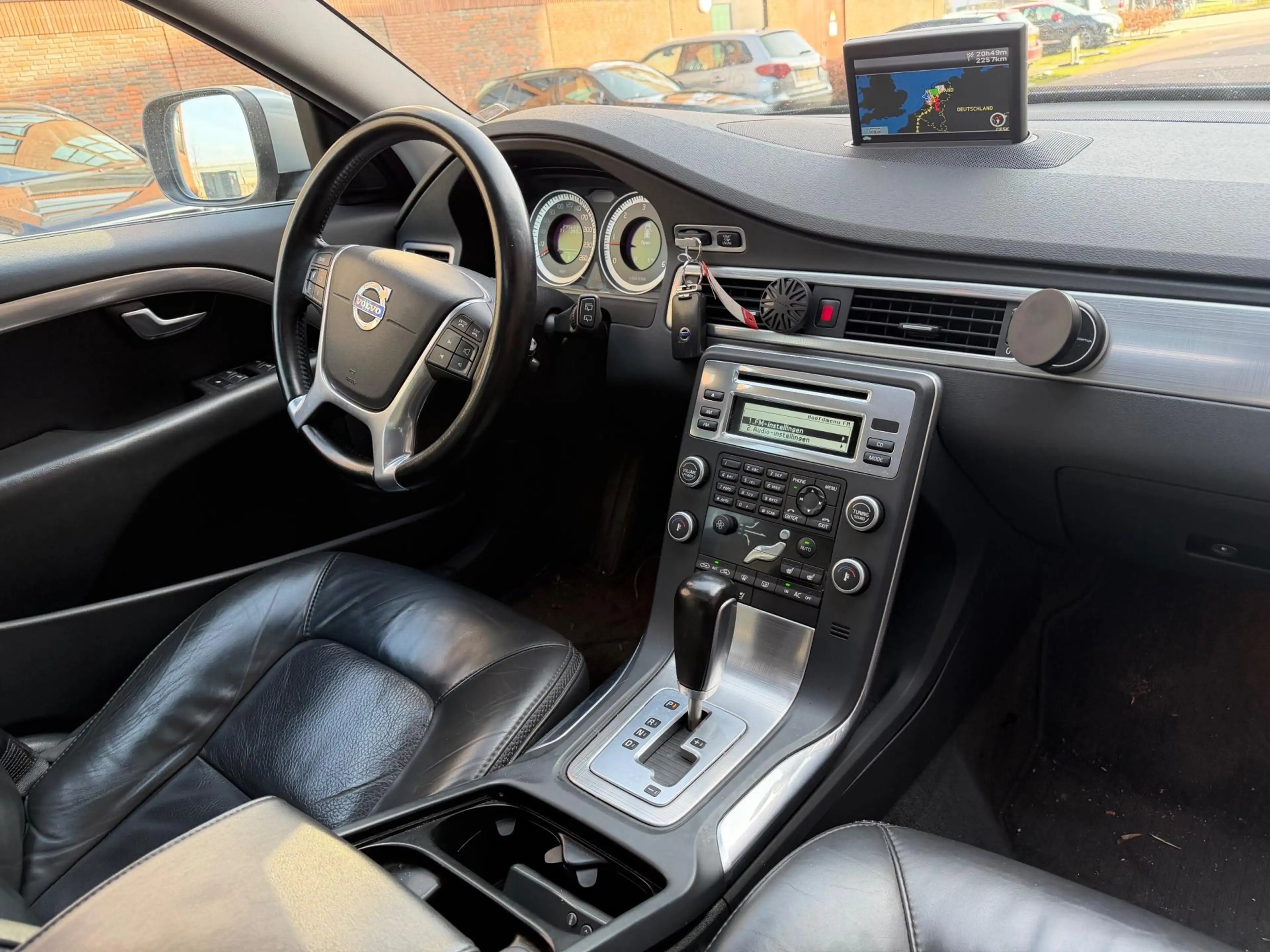 Volvo XC70 2.4 D5 4x4 Pano Leer Navi Automaat — photo 10