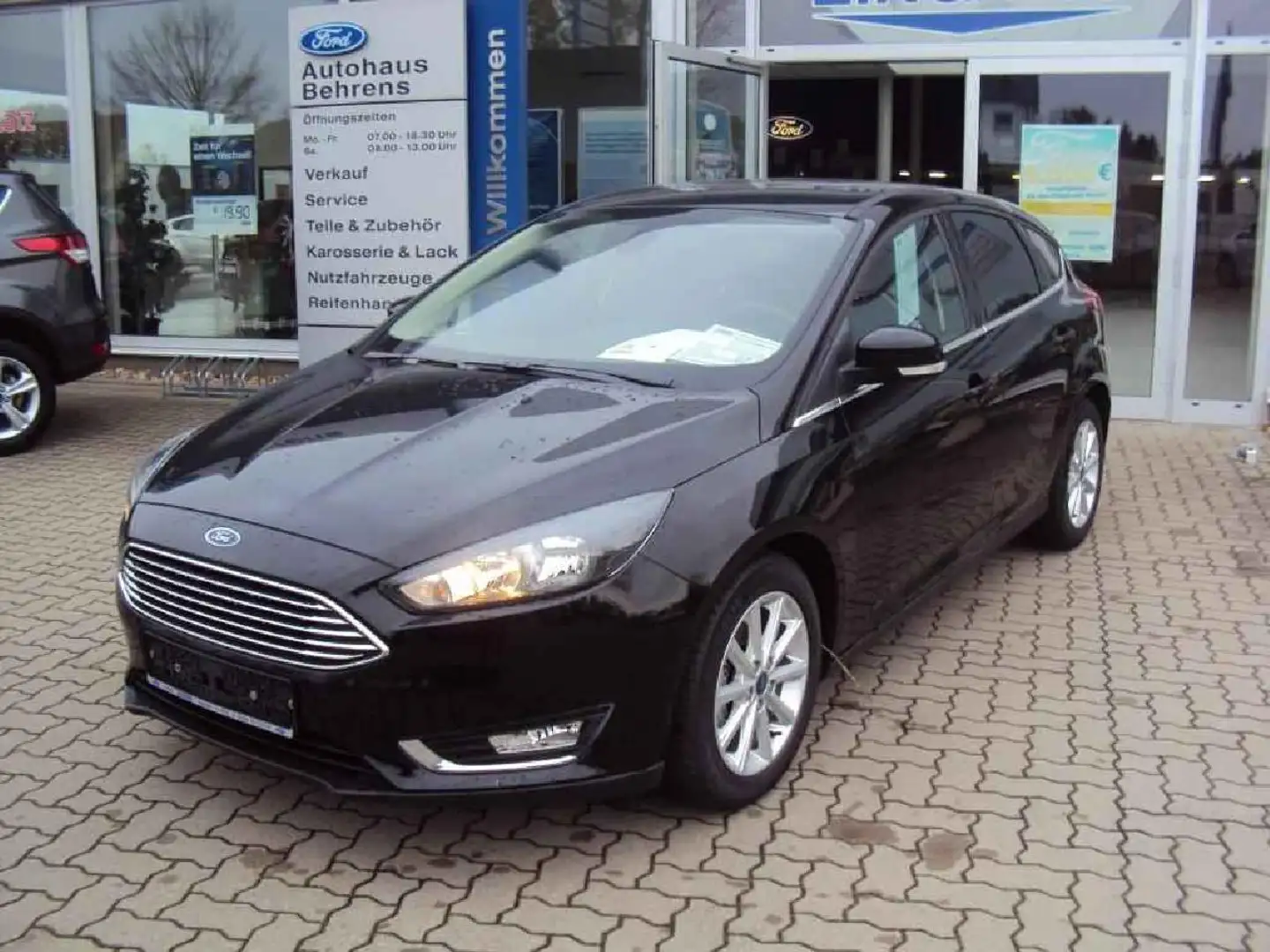 Ford Focus Titanium Schwarz - 1