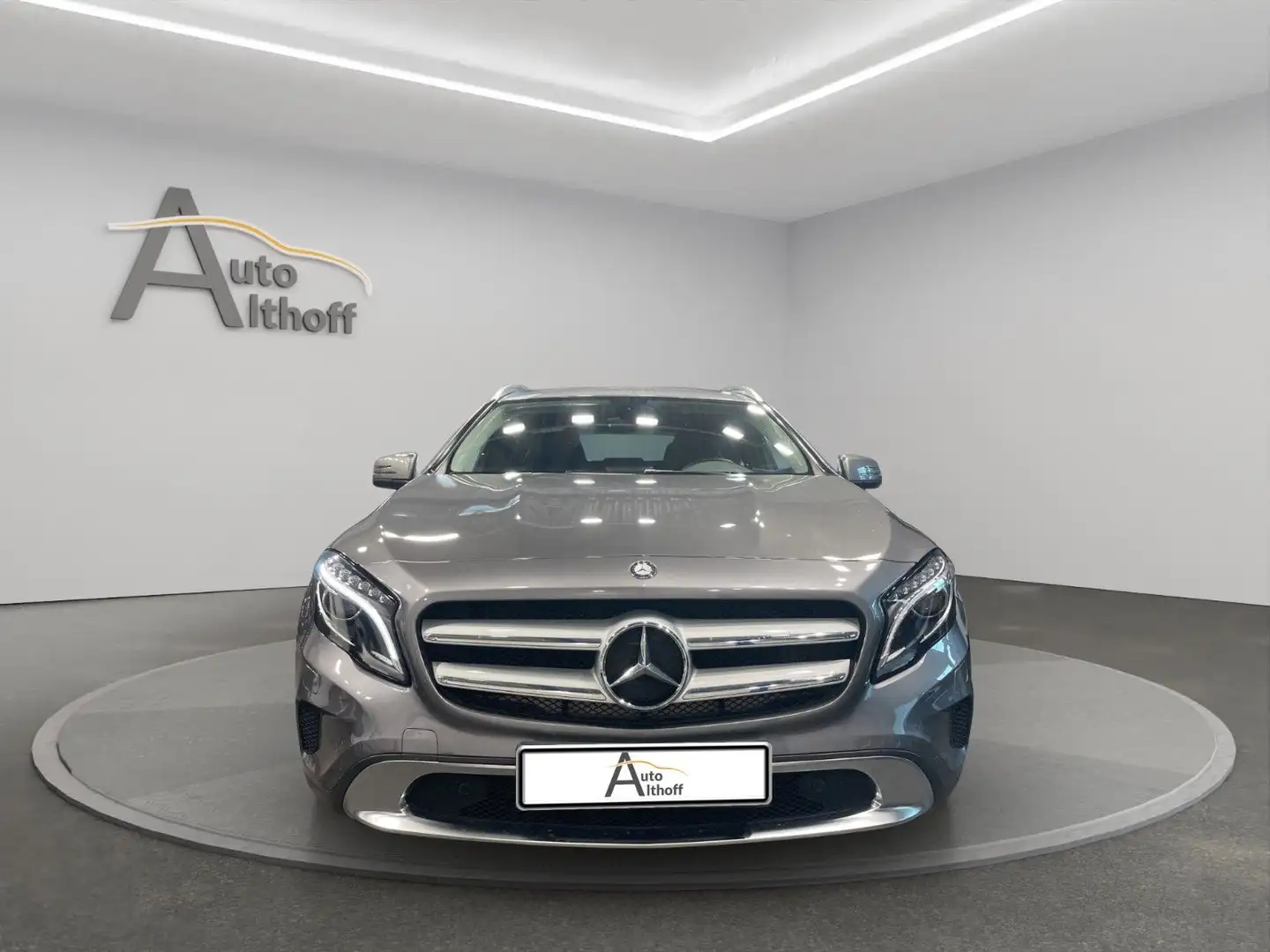 Mercedes-Benz GLA 200 GLA200 Urban AHK BI-XEN SHZ TEMP PARKASSIST Grijs - 2