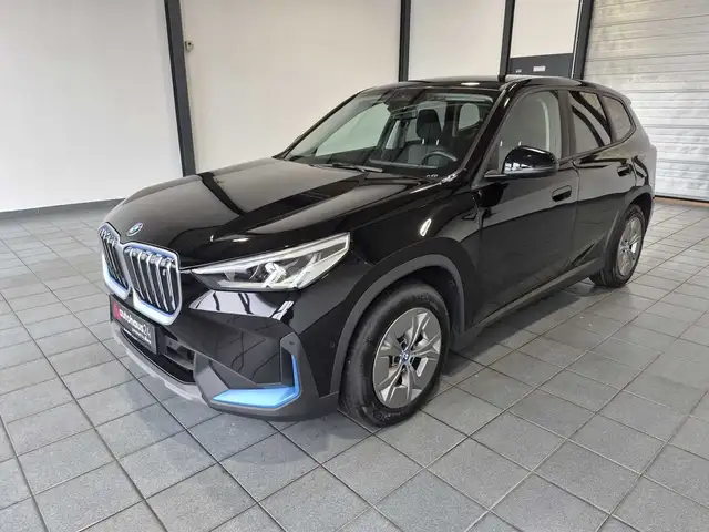 BMW Ix1 view 3