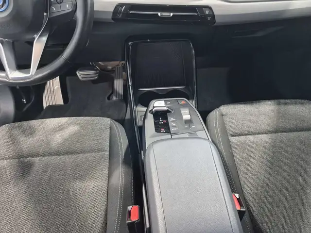 BMW Ix1 view 12