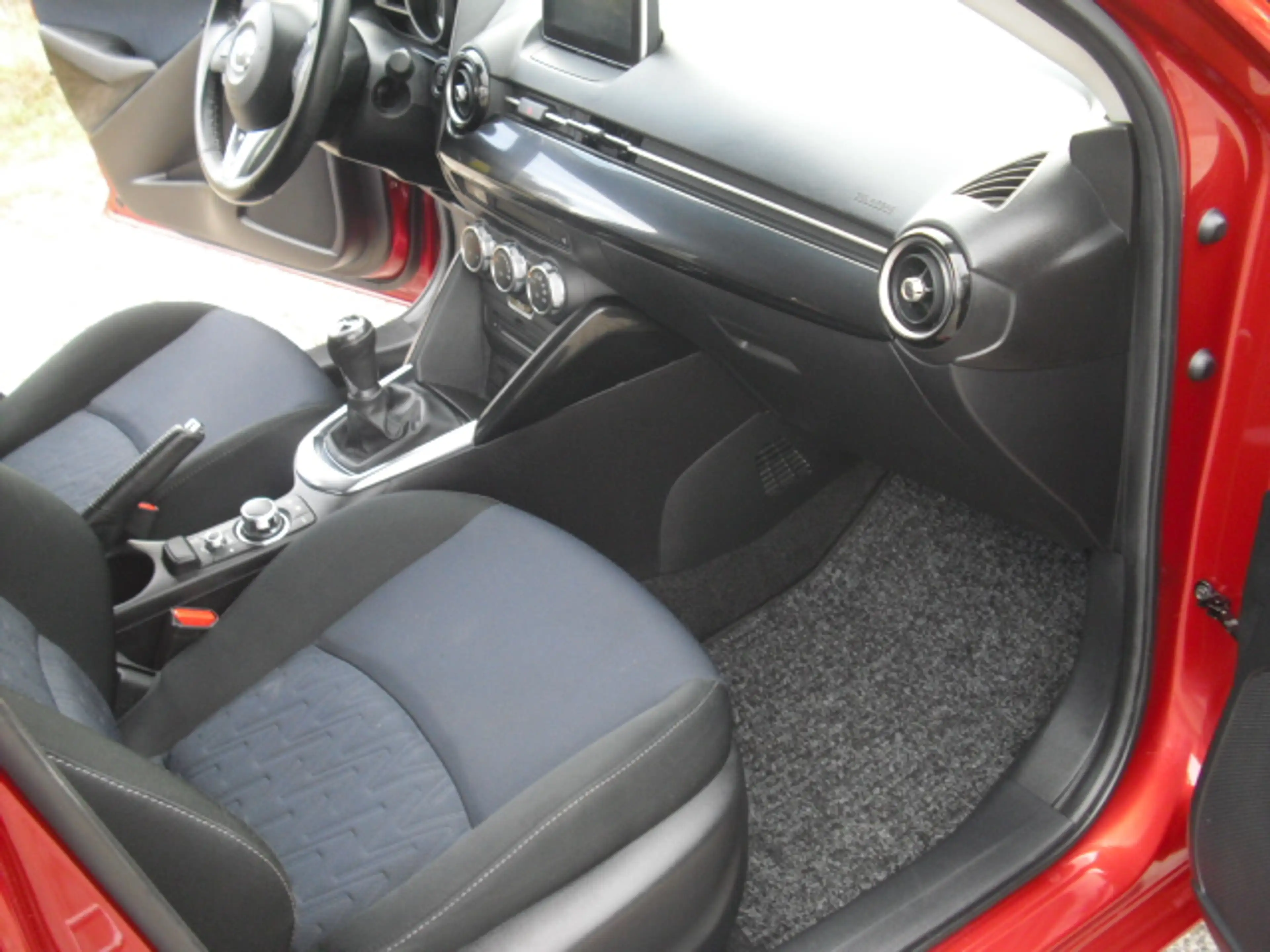 Mazda 2 Nakama — photo 9